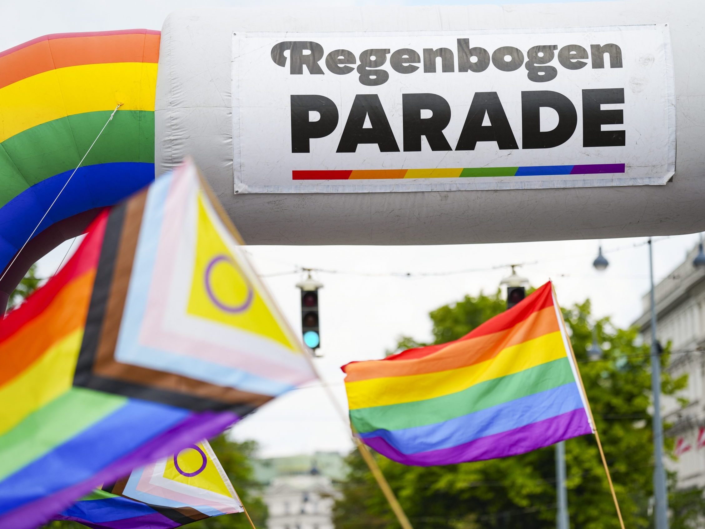 Während der Regenbogenparade kommt es zu Verzögerungen in Wien.