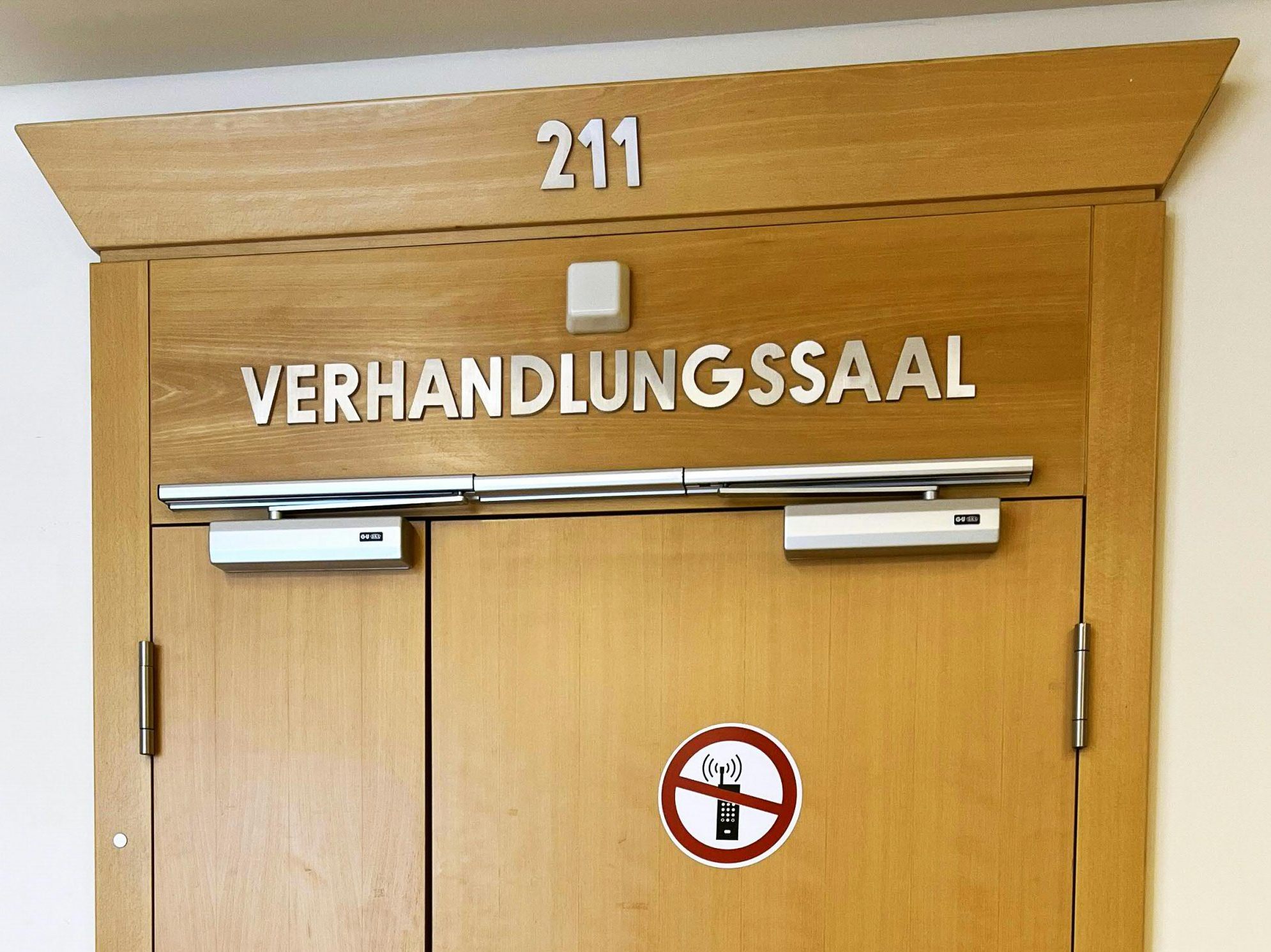 Prozess nach der Nötigung zur Übermittlung von Sex-Videos in Wien.