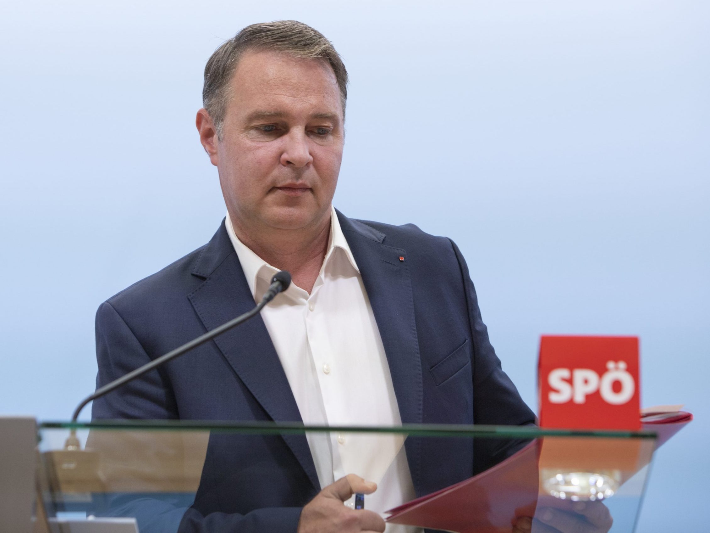 Babler wirft Schwarz-Grün "Arbeitsverweigerung" vor.