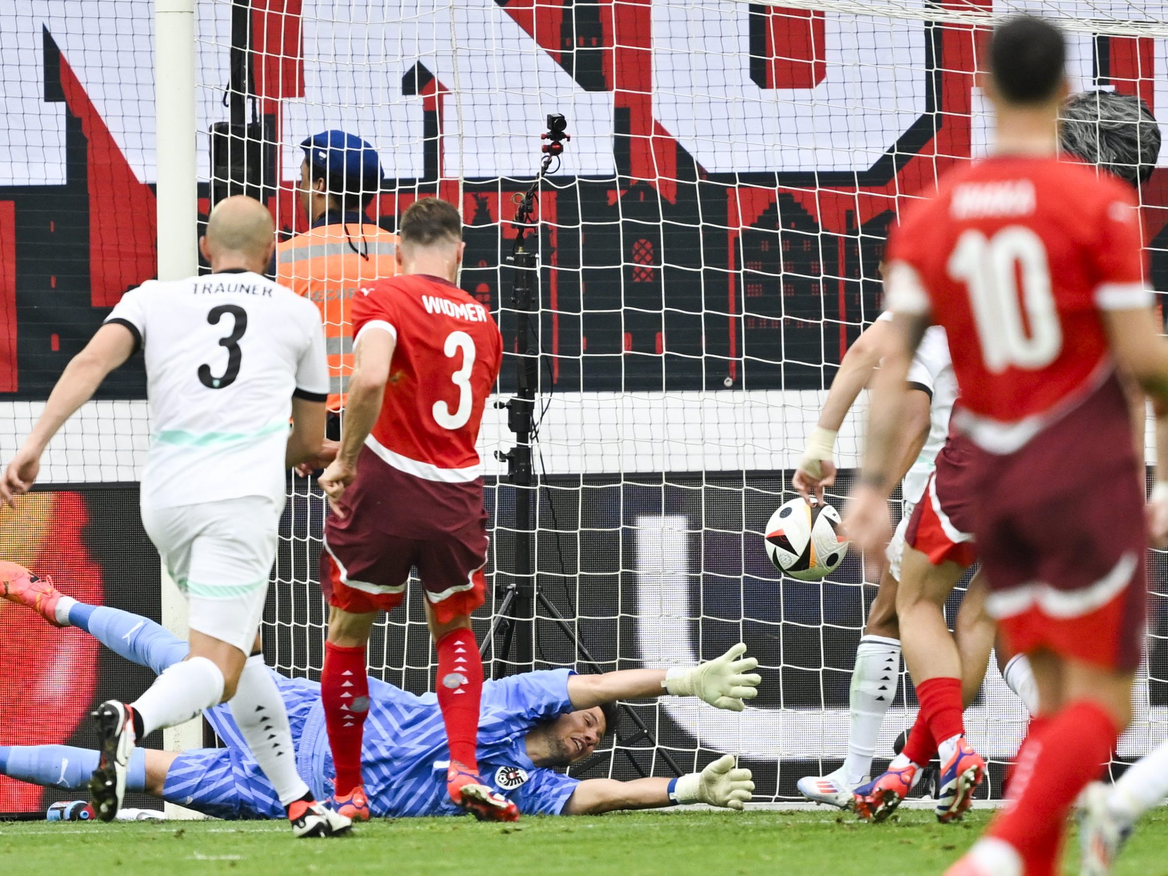 Trotz Remis gegen die Schweiz: Das ÖFB-Team geht ohne Niederlage in die EM. Trotz Remis gegen die Schweiz: Das ÖFB-Team geht ohne Niederlage in die EM.