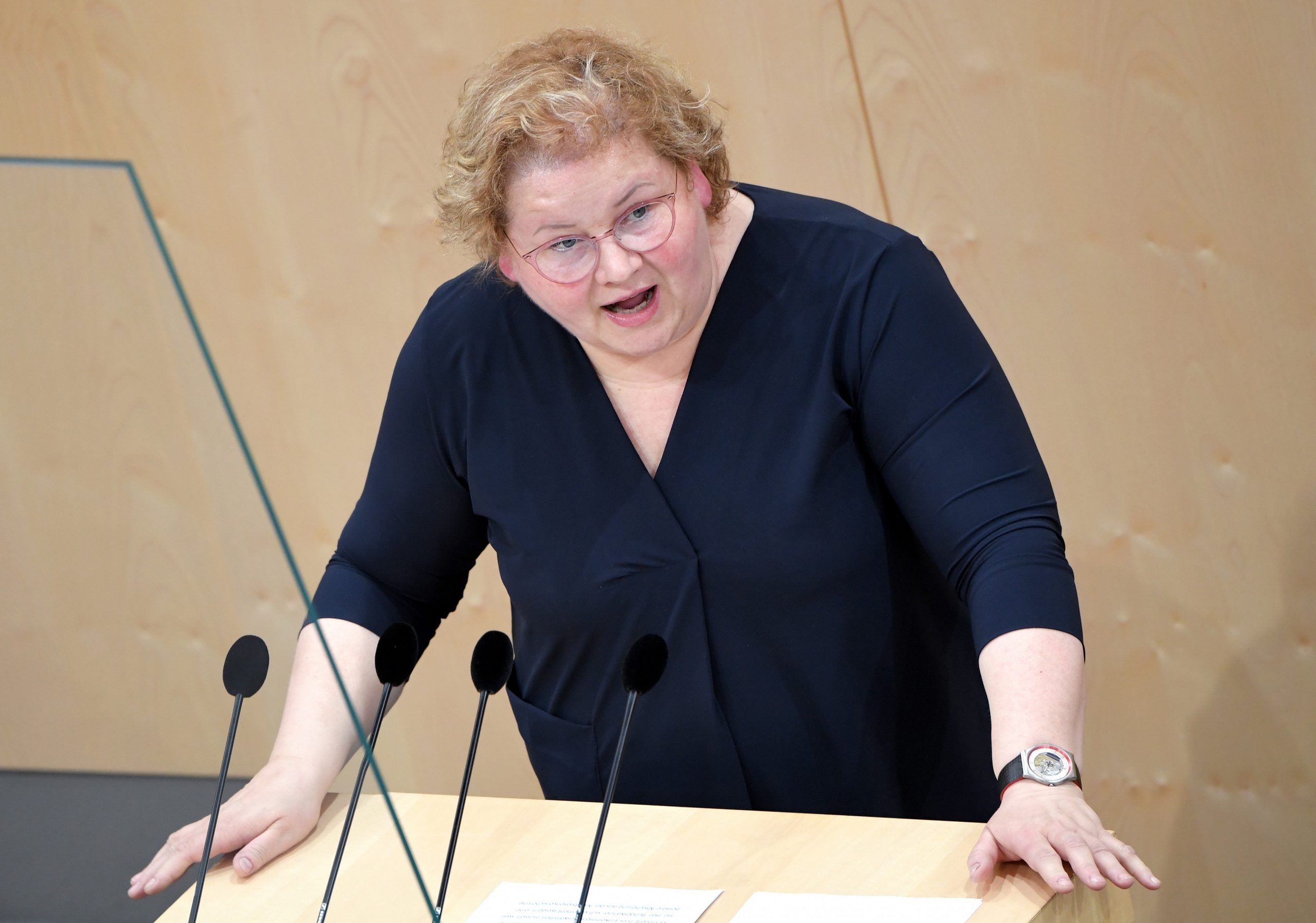 Korinna Schumann im Rahmen einer Sitzung des Bundesrates im Parlamentsausweichquartier in der Wiener Hofburg Korinna Schumann im Rahmen einer Sitzung des Bundesrates im Parlamentsausweichquartier in der Wiener Hofburg