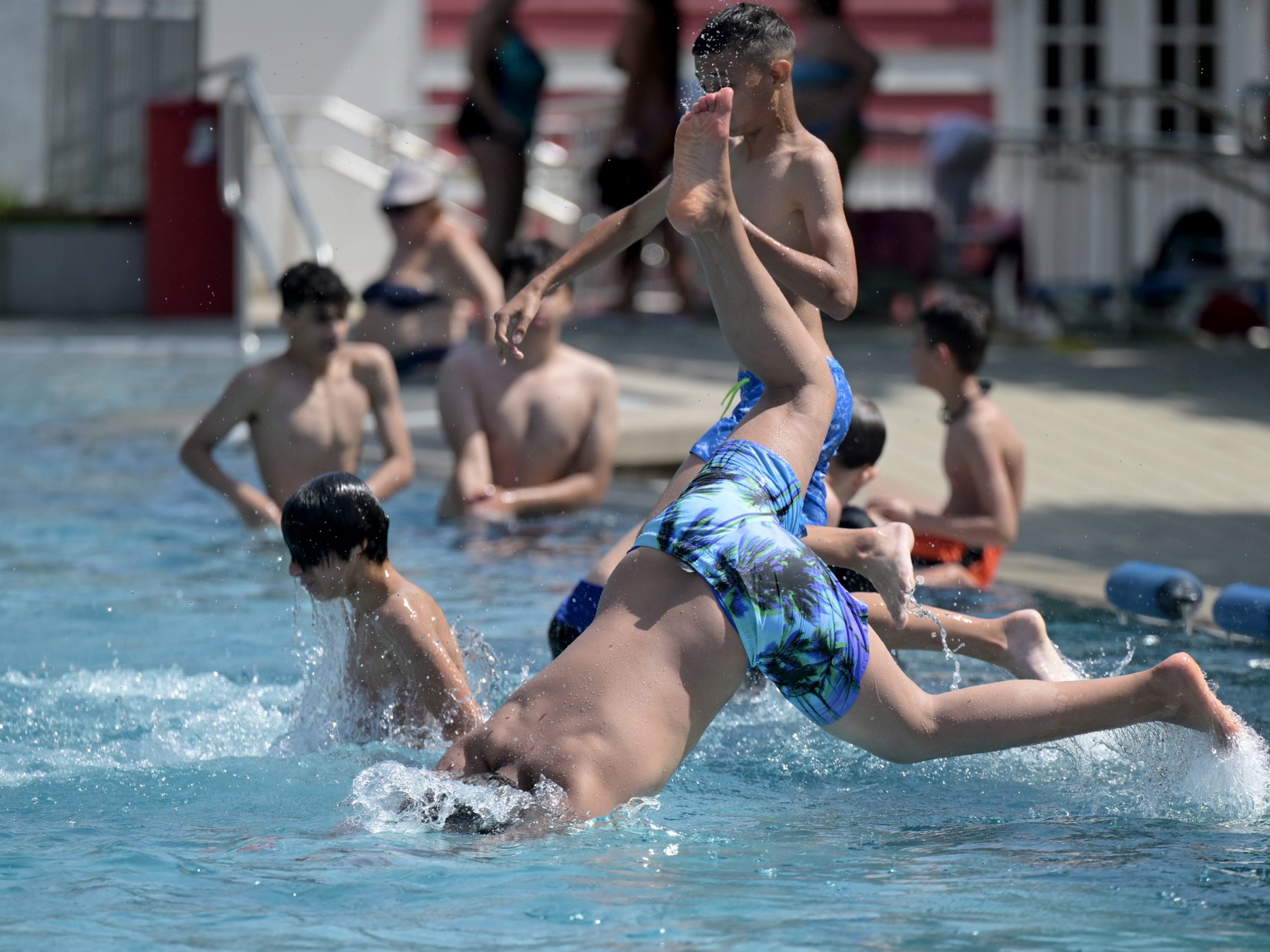 Im Traiskirchner Freibad wurden mehrere Kinder sexuell belästigt.