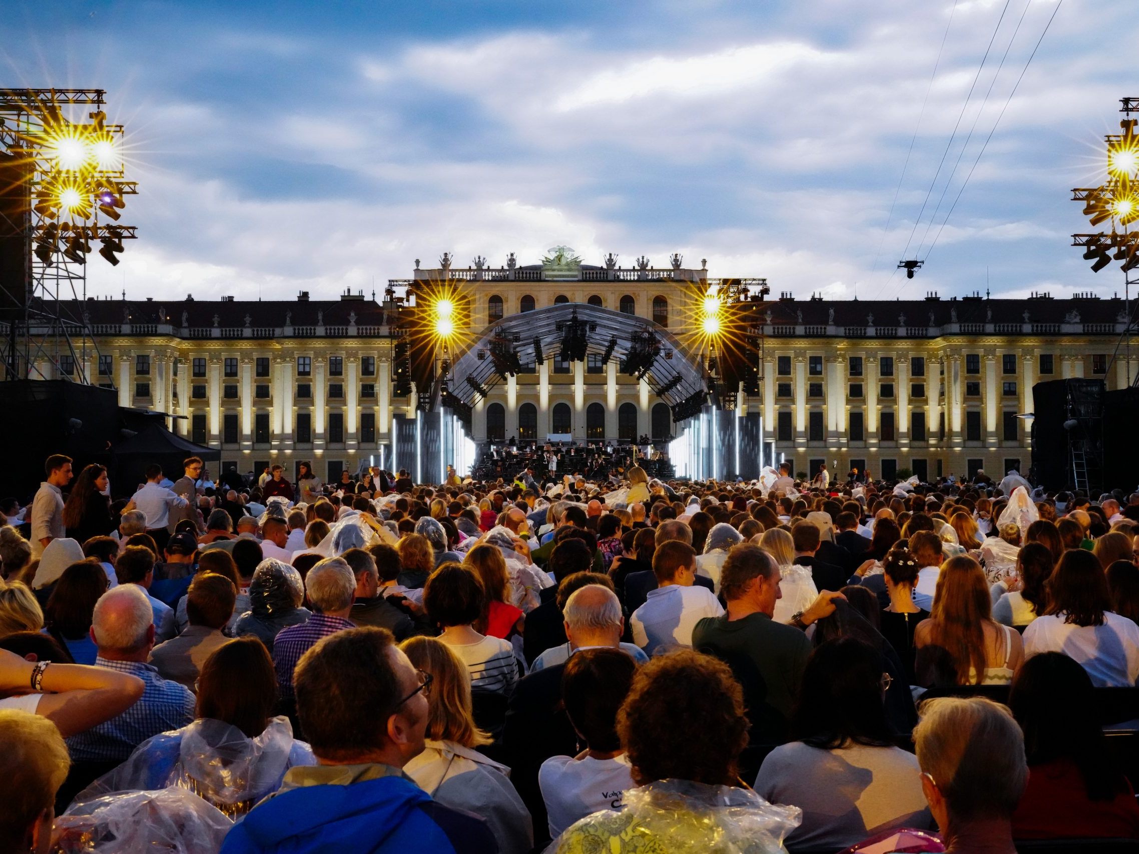 Das Sommernachtskonzert der Wiener Philharmoniker begeisterte wieder zahlreiche Zuschauer.