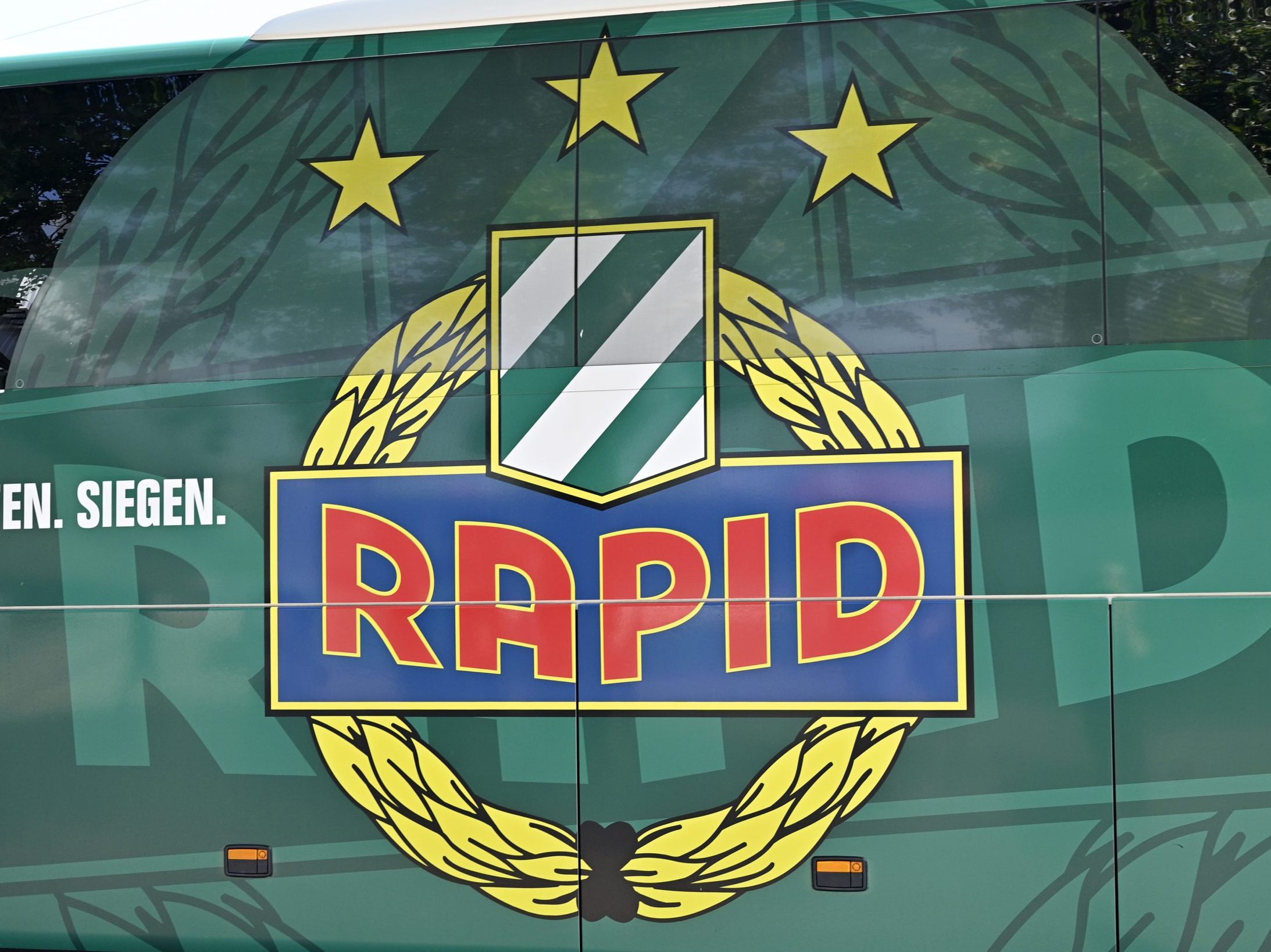Rapid Wien verpflichtete Linksverteidiger Böckle. Rapid Wien verpflichtete Linksverteidiger Böckle.