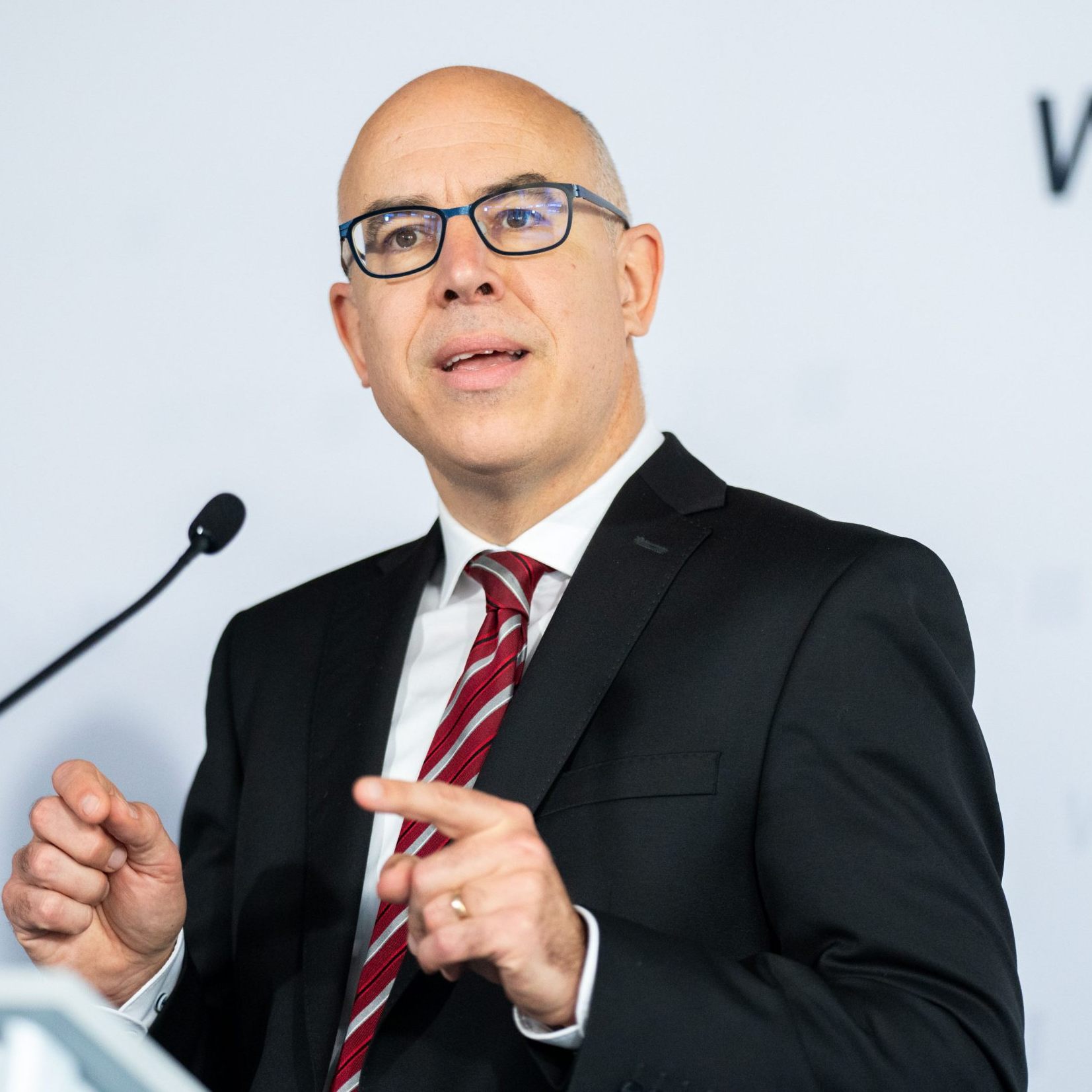 Die lange zu hohe Inflation in Österreich führt der Wifo-Chef auch auf Fehler der Regierung zurück.