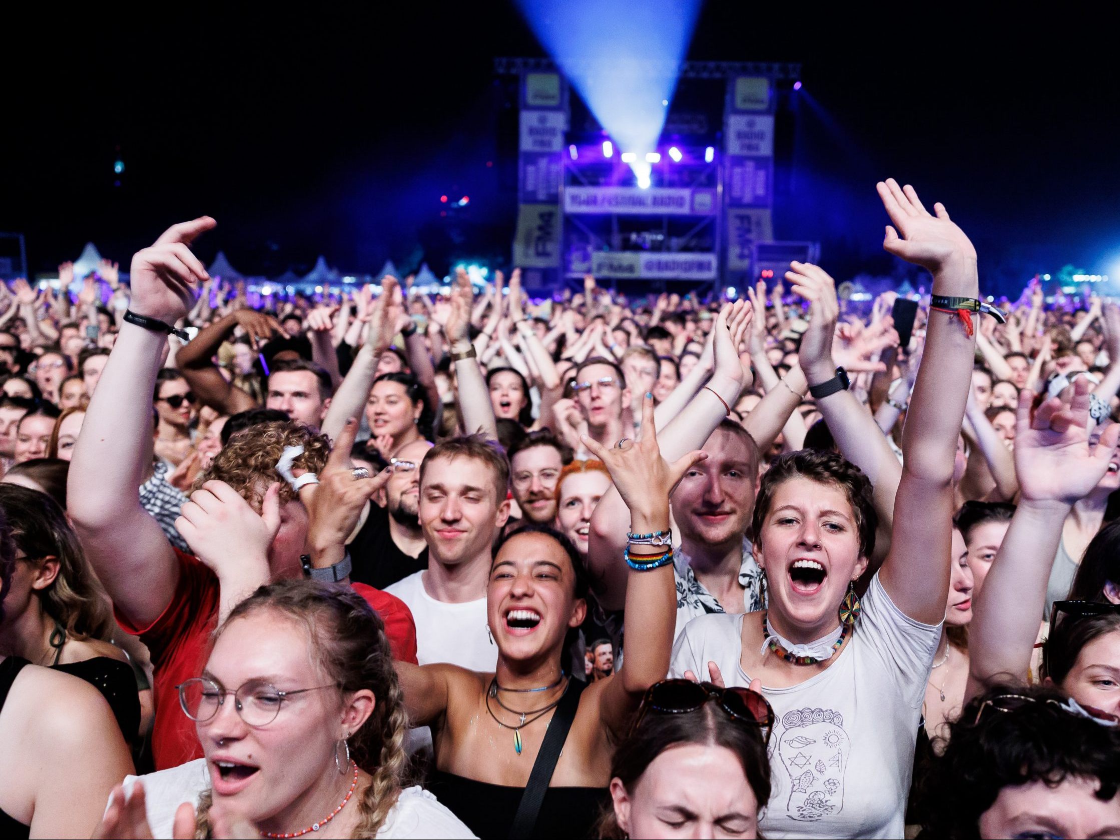 Hitze, EM-Euphorie und Provinz gab es am Auftakttag zum Donauinselfest. Hitze, EM-Euphorie und Provinz gab es am Auftakttag zum Donauinselfest.
