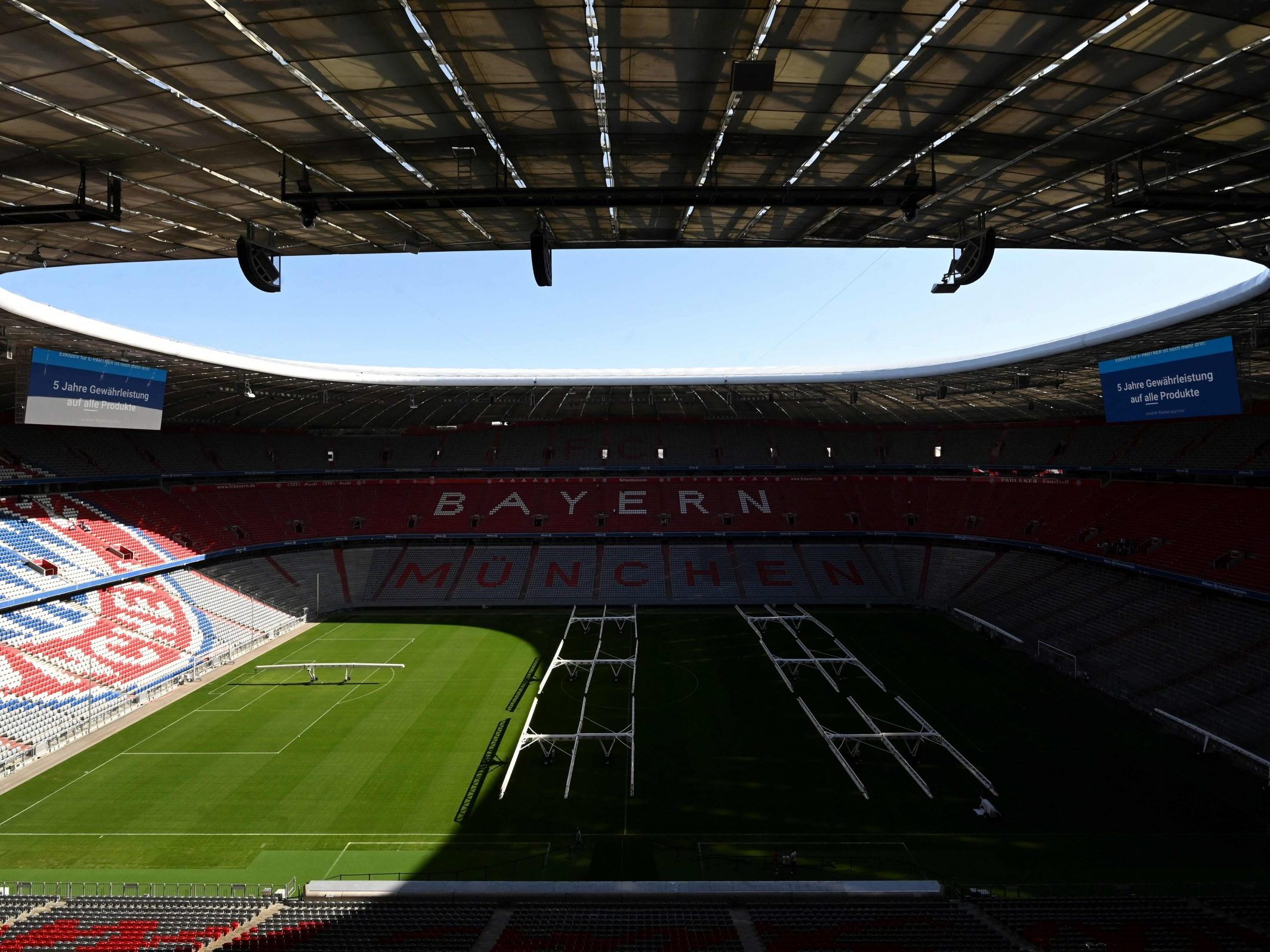 Die Fußball-EM wird unter anderem in München gespielt. Die Fußball-EM wird unter anderem in München gespielt.