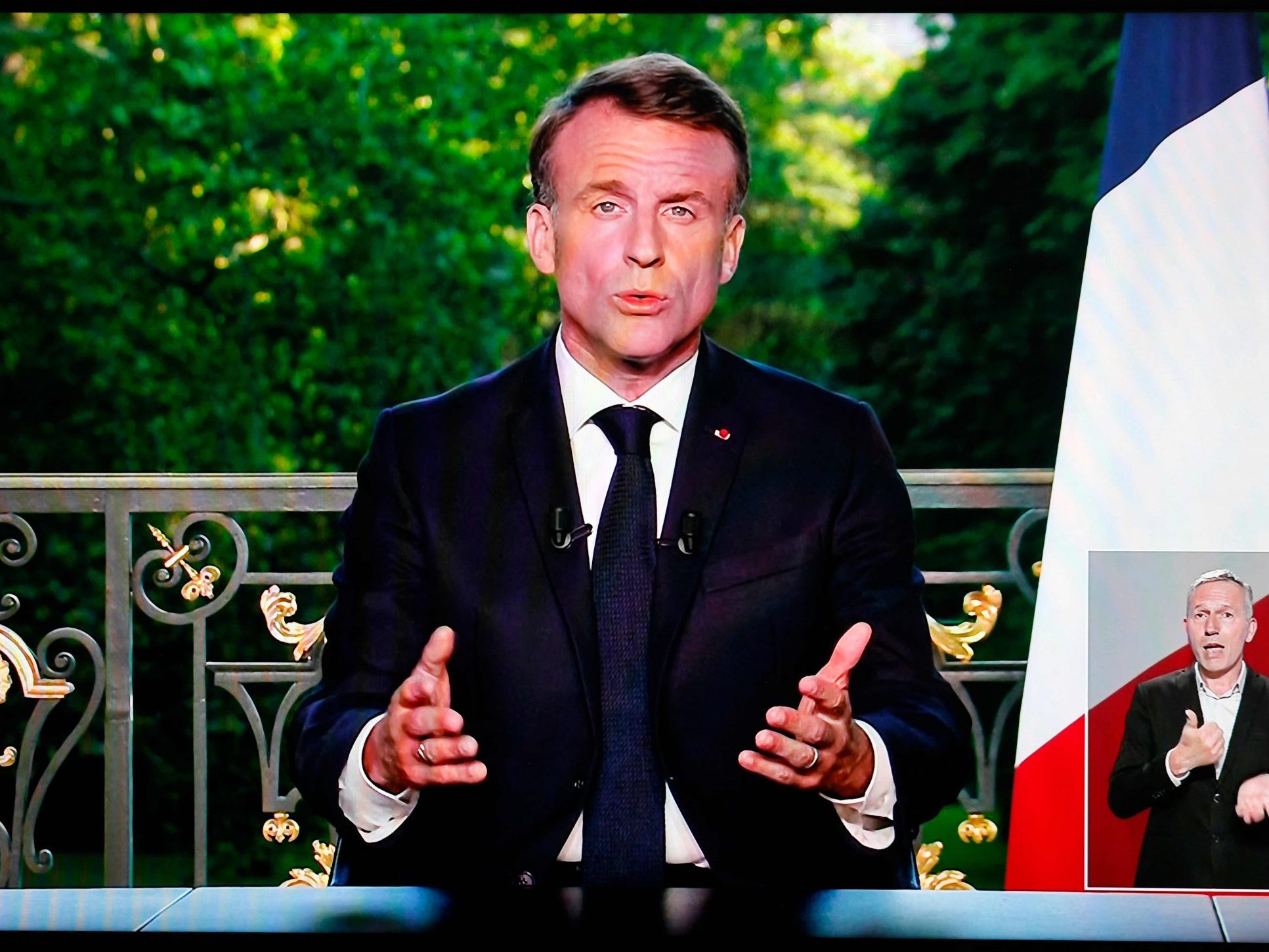 Macron kündigt Neuwahlen an. Macron kündigt Neuwahlen an.