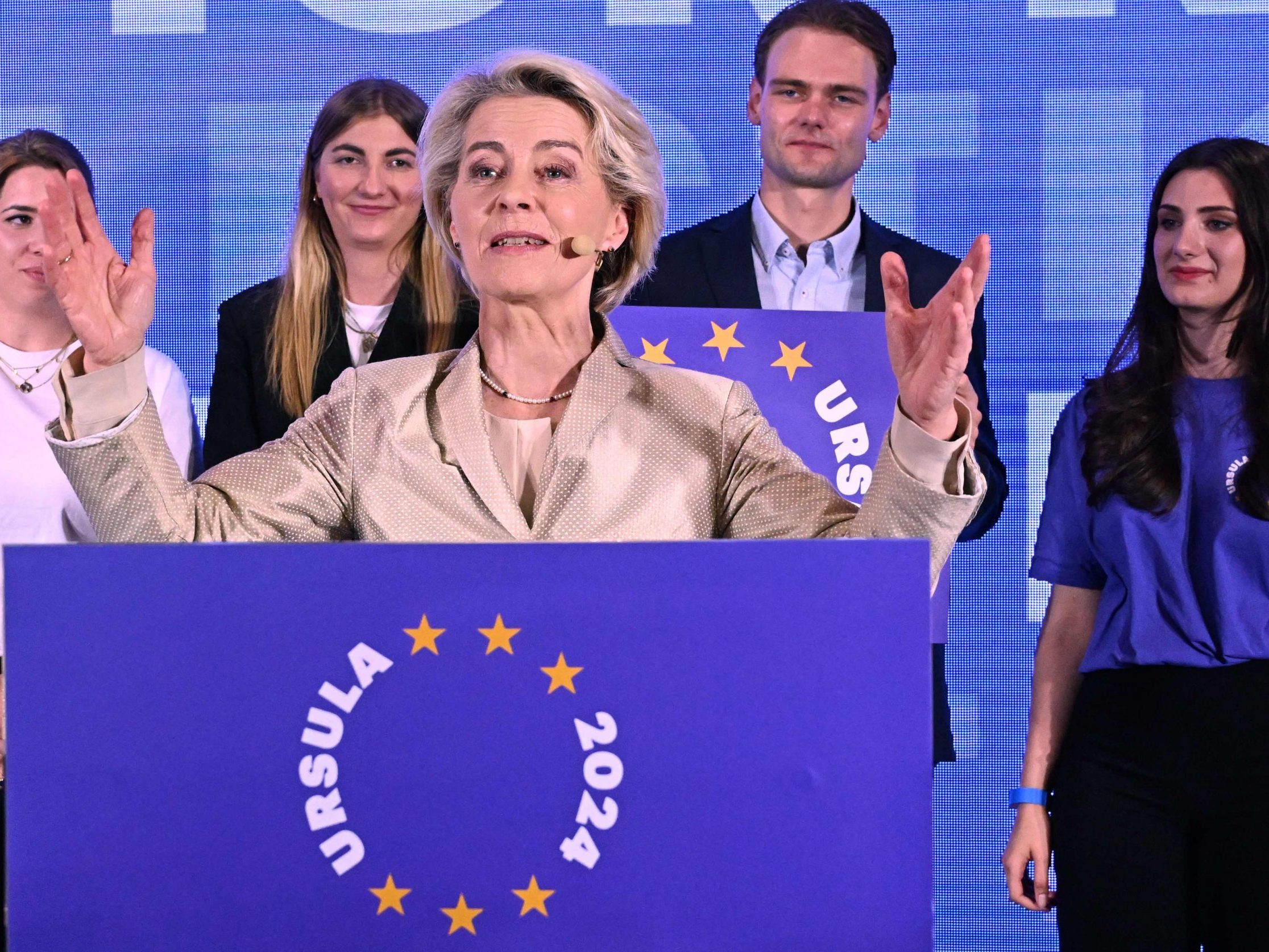 Von der Leyen möchte ein "Bollwerk gegen Links- und Rechtsextreme". Von der Leyen möchte ein "Bollwerk gegen Links- und Rechtsextreme".