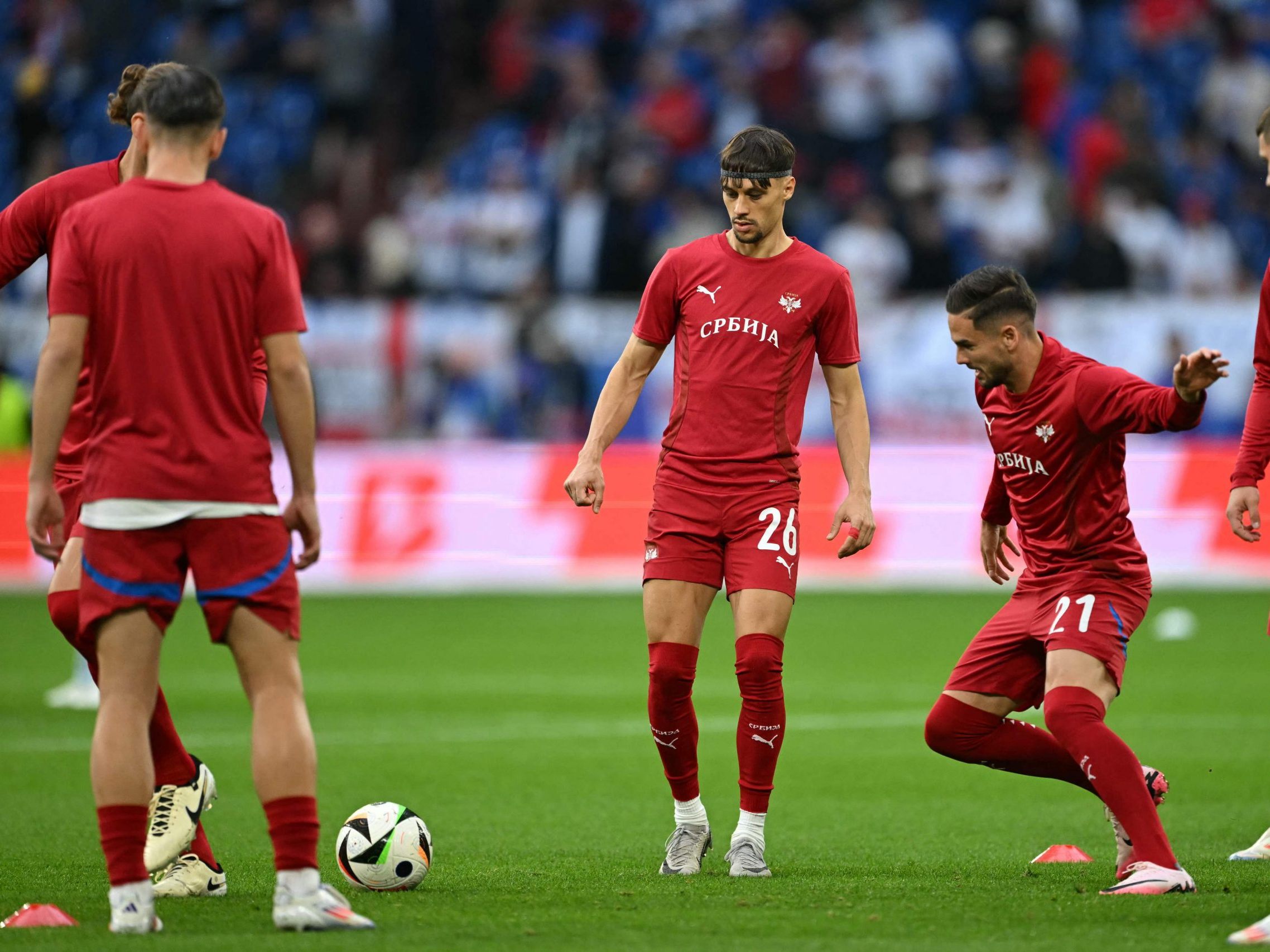 Serbiens Fußball-Verband hat gedroht, das Nationalteam aus der EM zurückzuziehen.