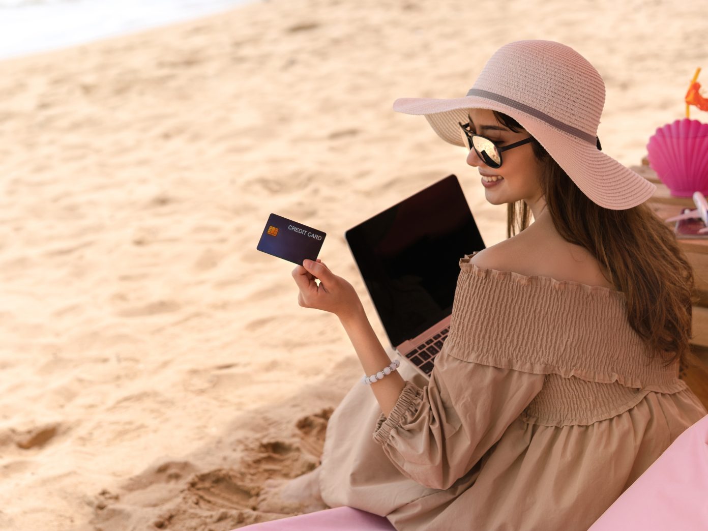 Einfaches und sicheres Bezahlen im Urlaub - Tipps und Tricks. Einfaches und sicheres Bezahlen im Urlaub - Tipps und Tricks.