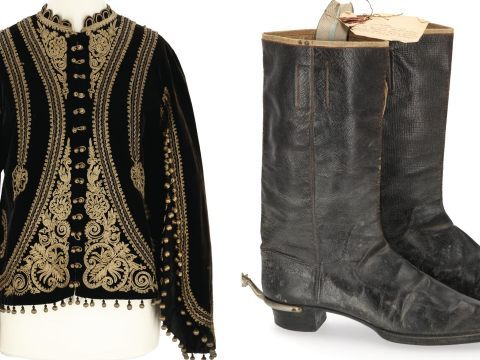 Sisis Samtjacke und Franz Josephs Stiefel kamen unter anderem unter den Hammer. Sisis Samtjacke und Franz Josephs Stiefel kamen unter anderem unter den Hammer.