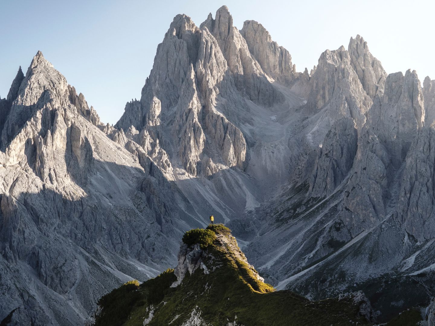 Der 20-Jährige stürzte beim Bergsteigen etwa 50 Meter in die Tiefe.