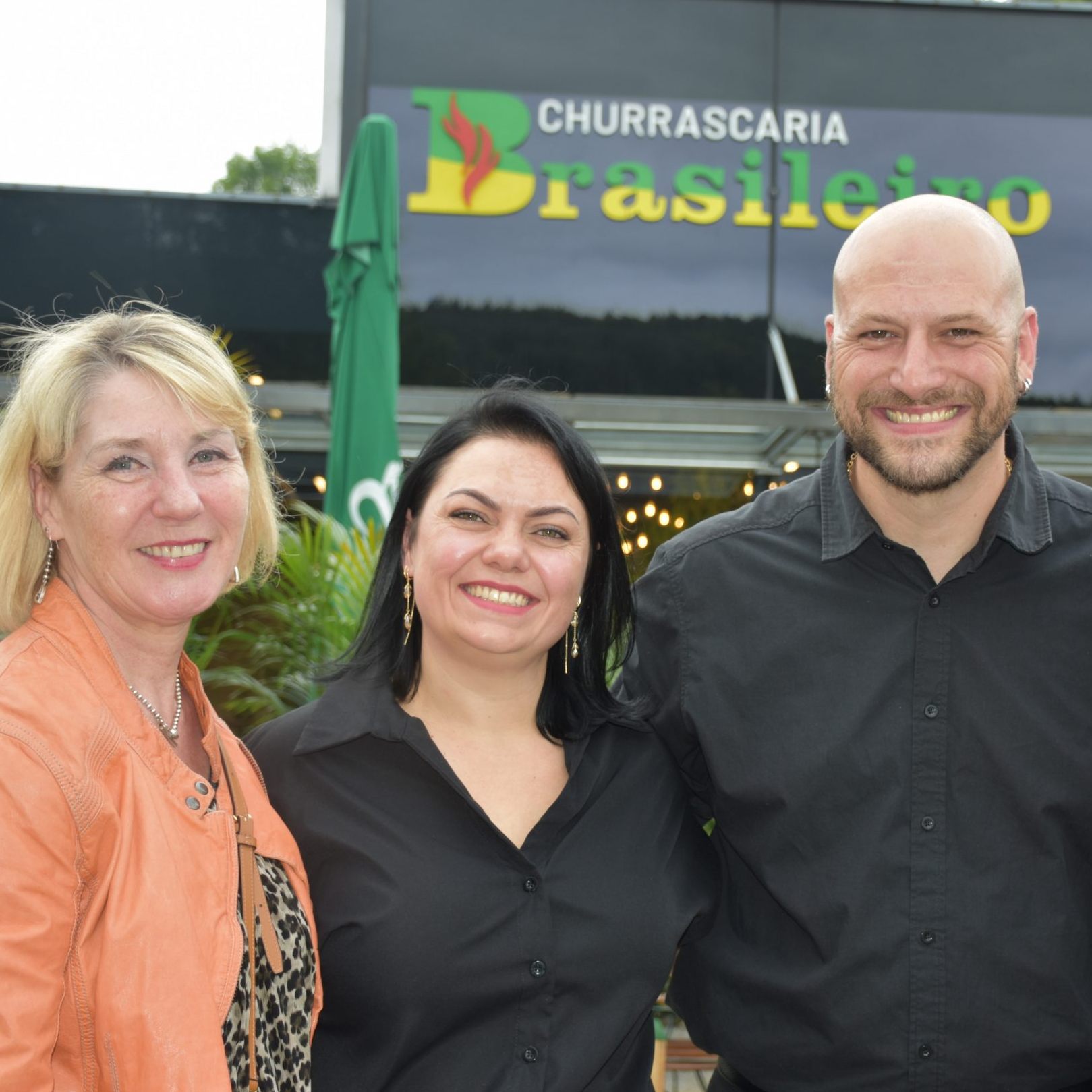 Die neuen und die vorigen Inhaber.