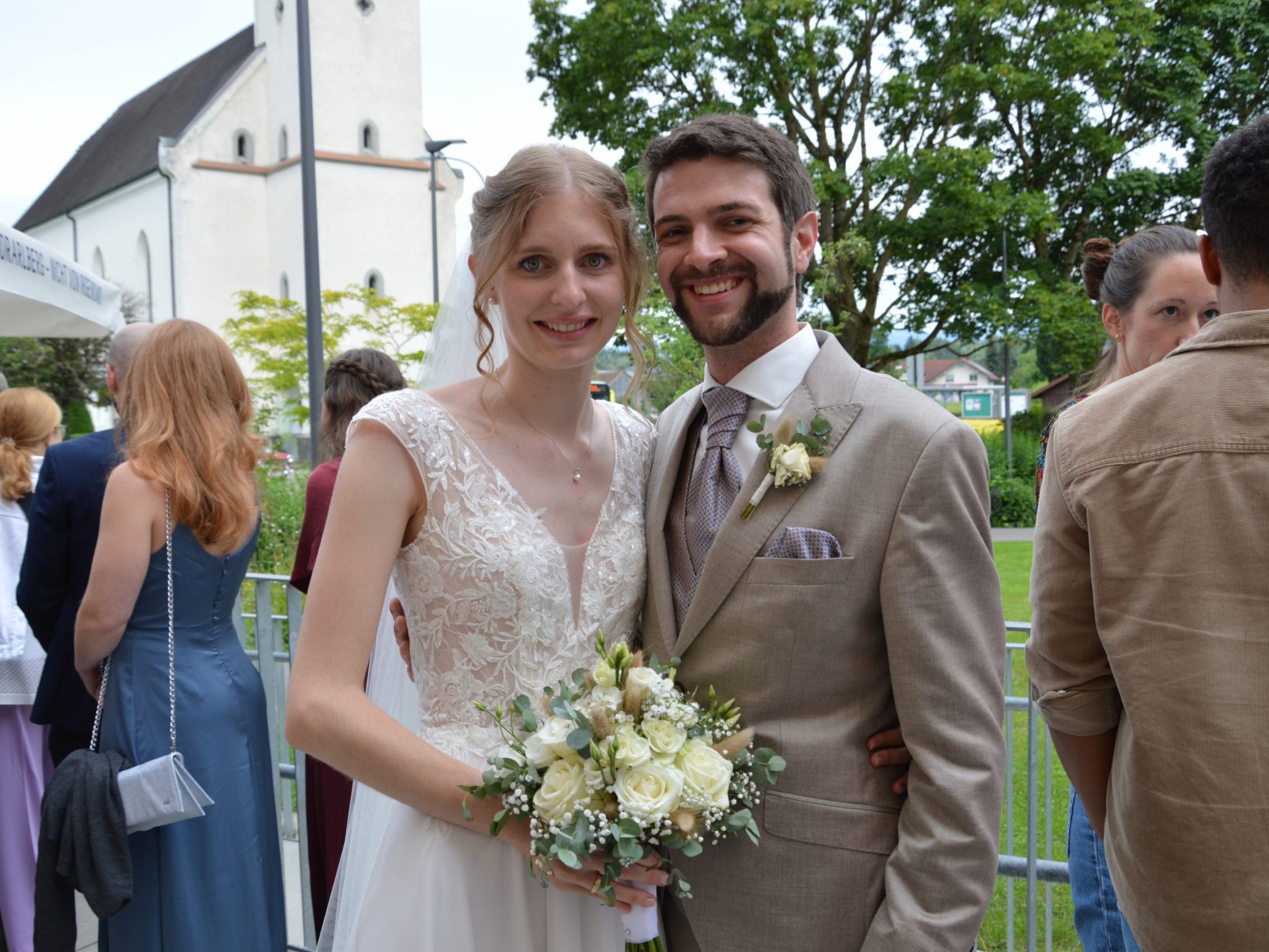 Katrin Bohle und Pascal Schmid feierten ihre kirchliche Hochzeit. Katrin Bohle und Pascal Schmid feierten ihre kirchliche Hochzeit.
