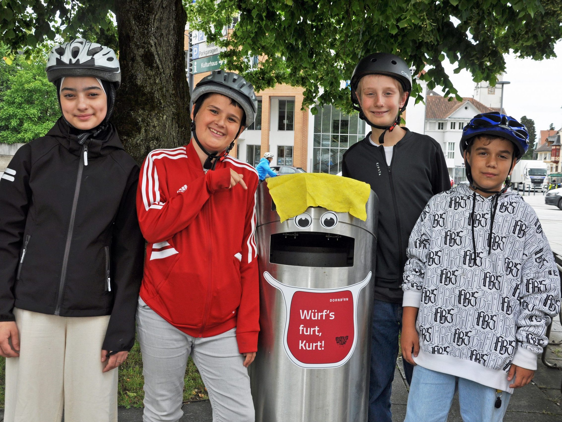 Die „sprechenden“ Mülleimer sollen zum Müllwegwerfen animieren.