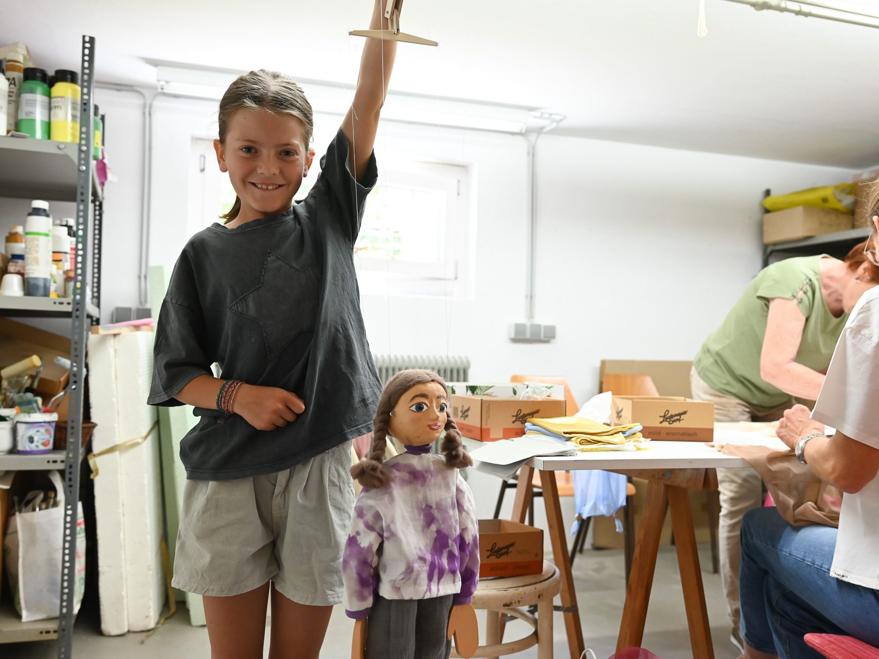 Das Lustenauer Marionettentheater hat mit Kindern ihre eigene Marionette gebastelt.