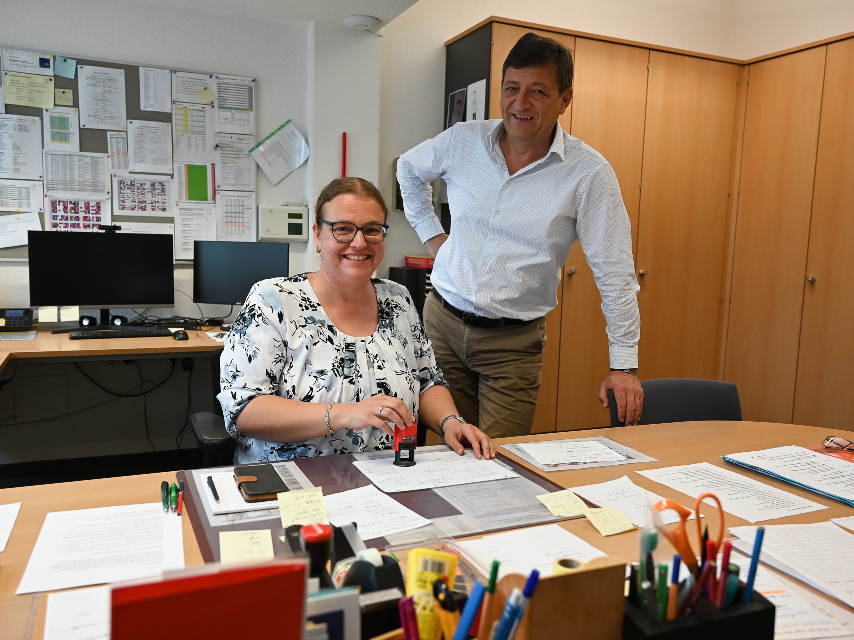 Direktor Gerd Neururer von der Mittelschule Rheindorf übergibt Ende des Schuljahres die Leitung an Christine Hopfner.