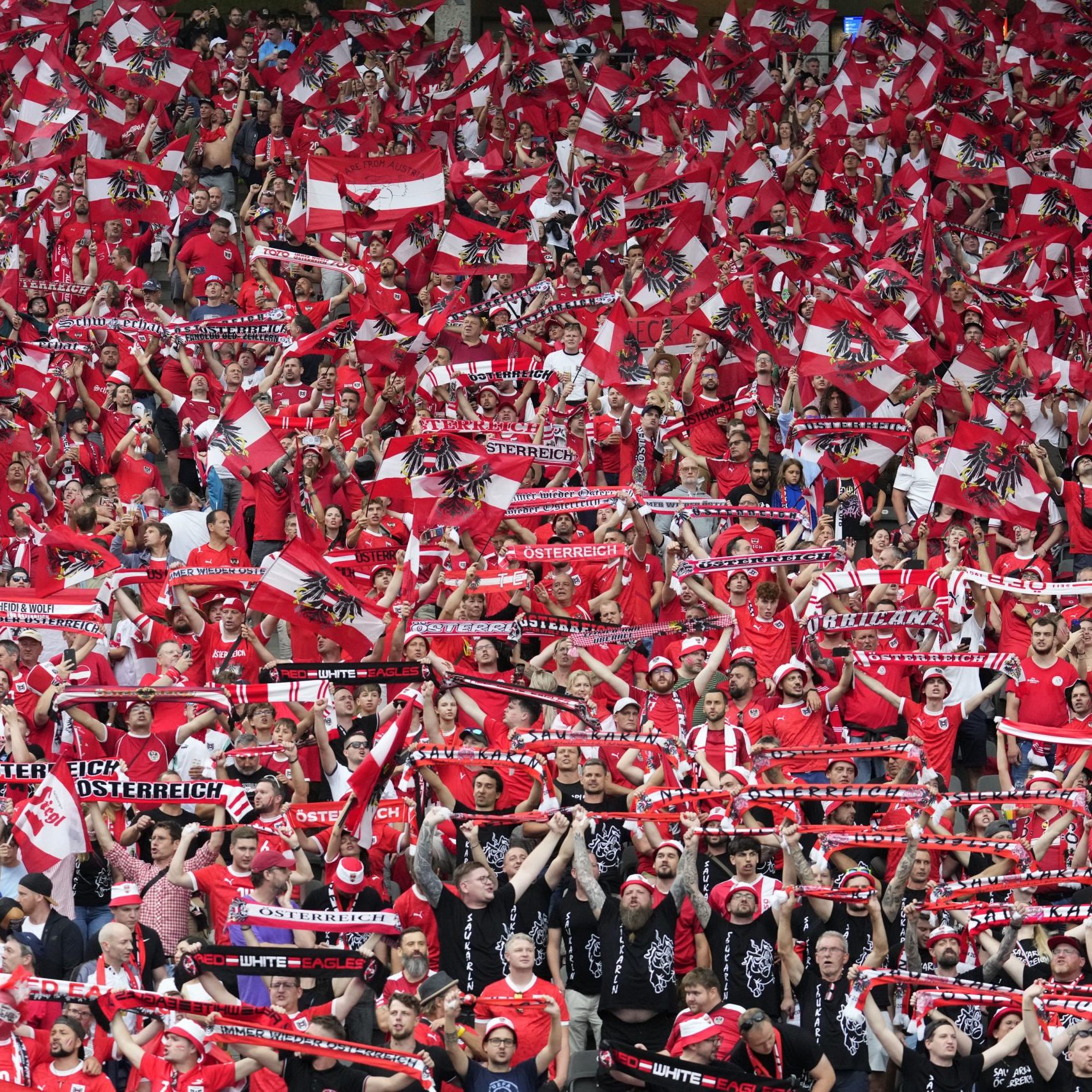 Identitären-Slogan "Defend Europe" war kurz vor Spielende zu lesen - Fußball-Bund "sehr betroffen"