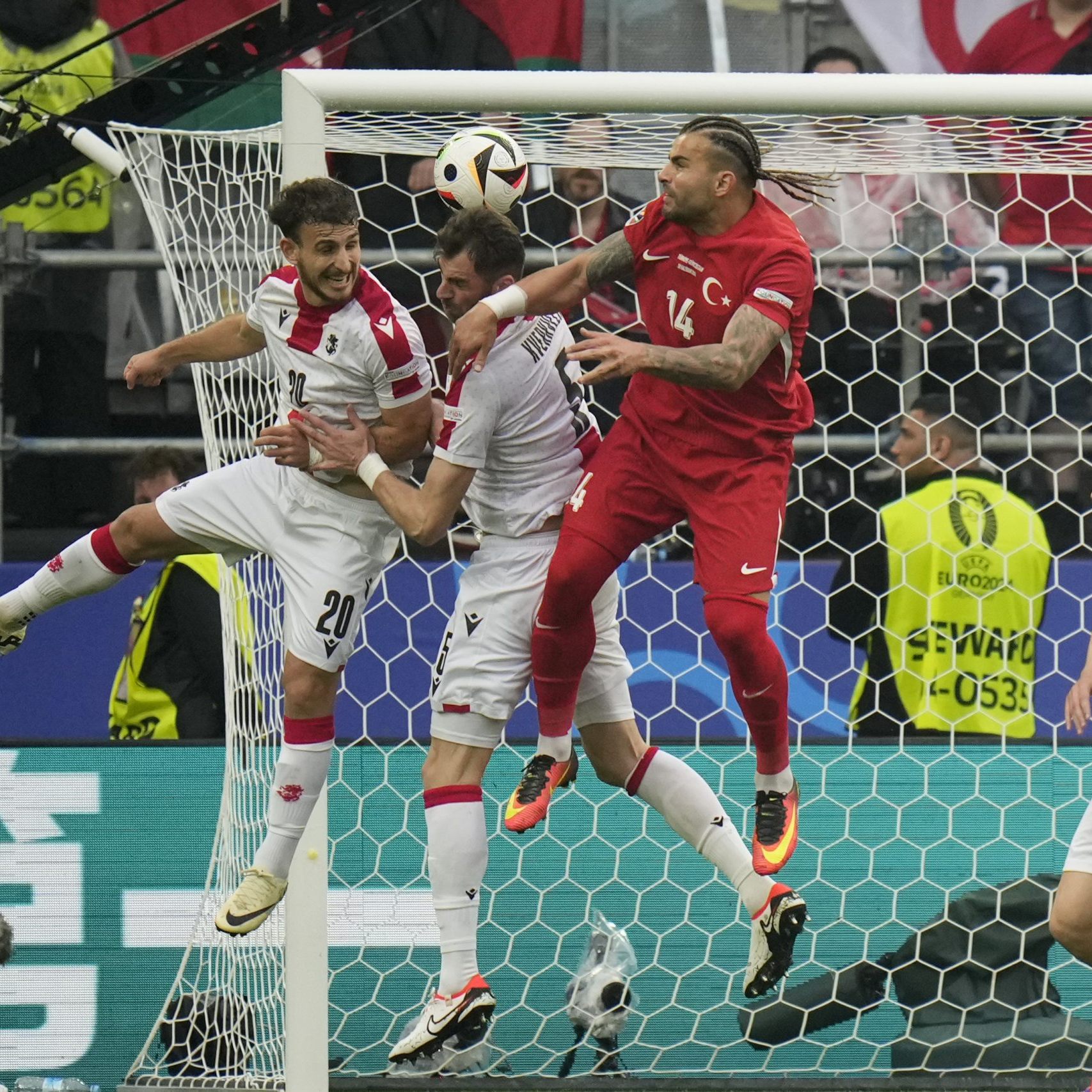 Außenseiter Georgien kann Türkei fordern