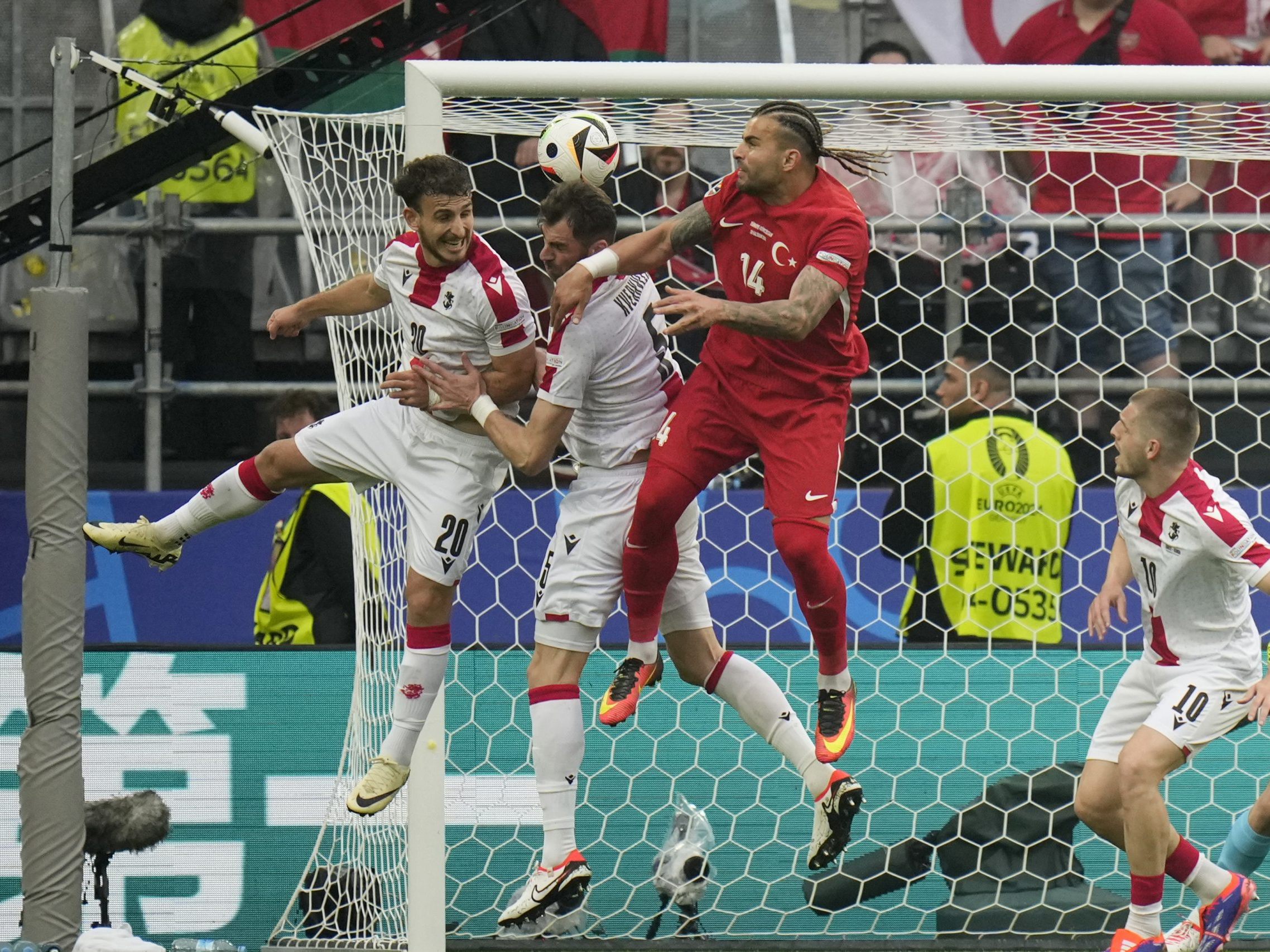 Außenseiter Georgien kann Türkei fordern