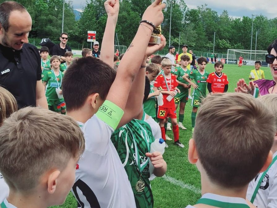 Viel Spaß und Freude am Fußball zeigt der Nachwuchs am Samstag in Tisis. Viel Spaß und Freude am Fußball zeigt der Nachwuchs am Samstag in Tisis.