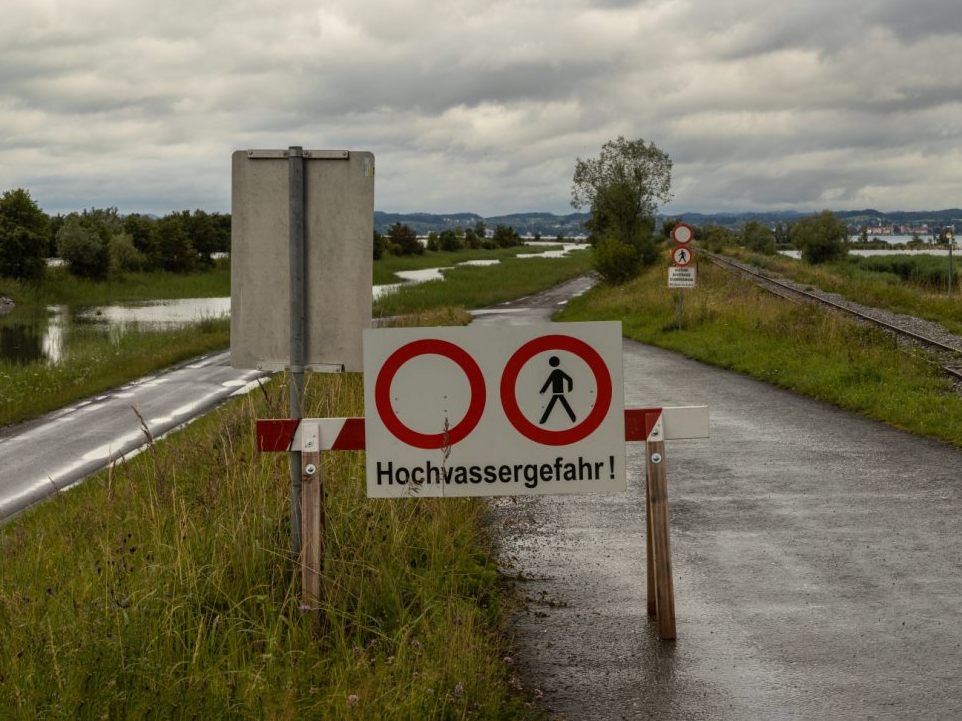 Hochwassersperre an den Rheinvorländern Hochwassersperre an den Rheinvorländern