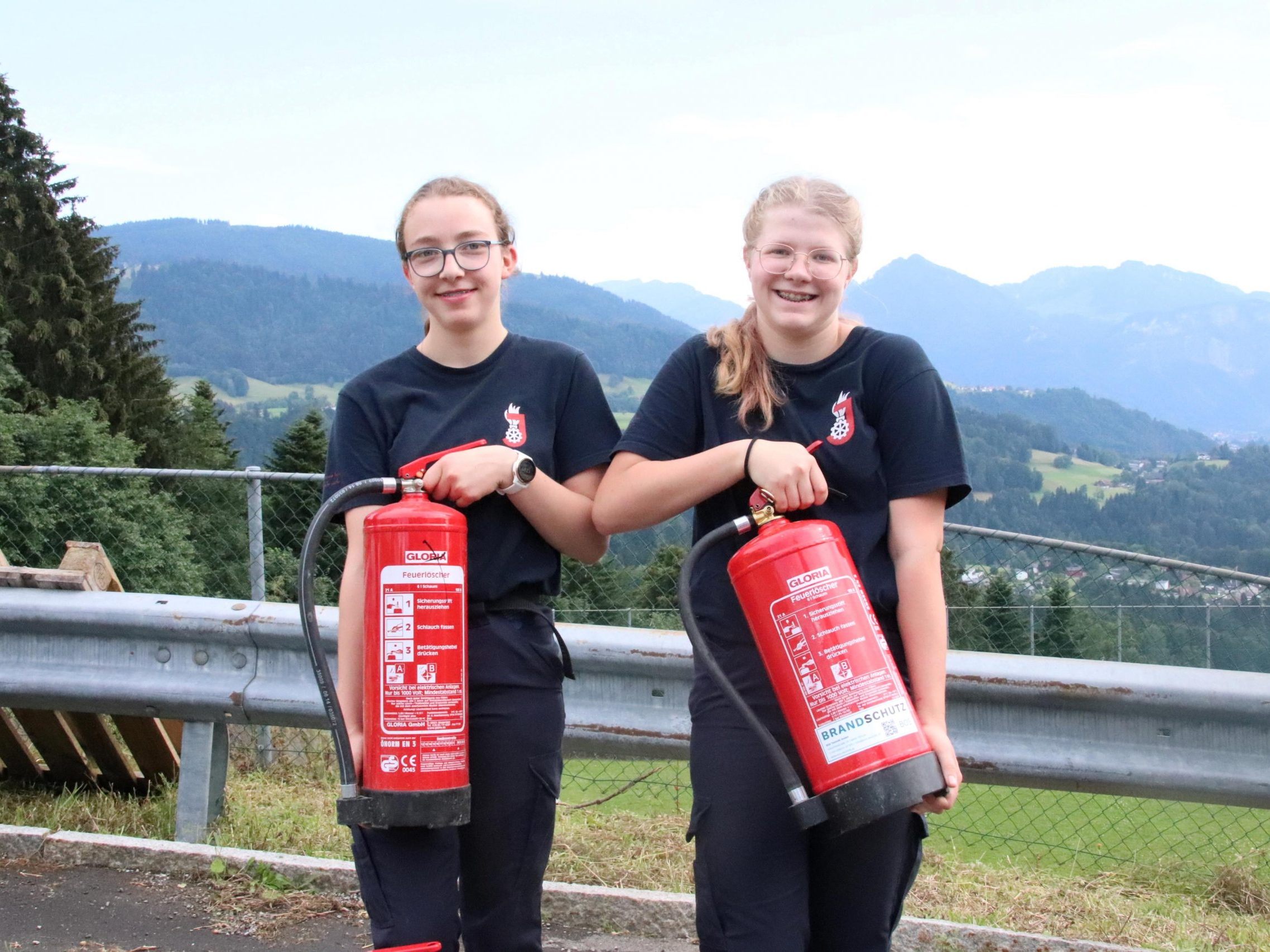 Theresa Flatz und Fabienne Flatz von der Bildsteiner Jugendfeuerwehr. Theresa Flatz und Fabienne Flatz von der Bildsteiner Jugendfeuerwehr.
