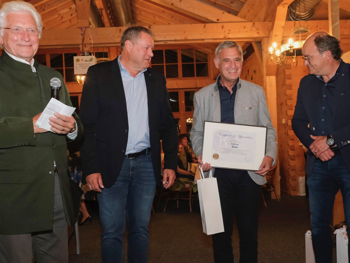 Volles Haus im Alpengasthof Muttersberg zum 50 Jahr Jubiläum des Kiwanis Serviceclub Bludenz Rätikon. Volles Haus im Alpengasthof Muttersberg zum 50 Jahr Jubiläum des Kiwanis Serviceclub Bludenz Rätikon.