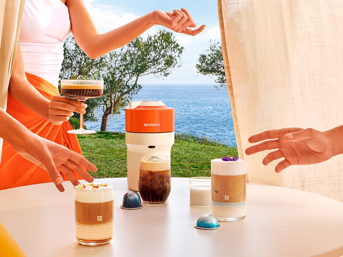 Summer-Feeling mit den saisonalen Kaffeevarietäten der Sommerkollektion von Nespresso. Summer-Feeling mit den saisonalen Kaffeevarietäten der Sommerkollektion von Nespresso.