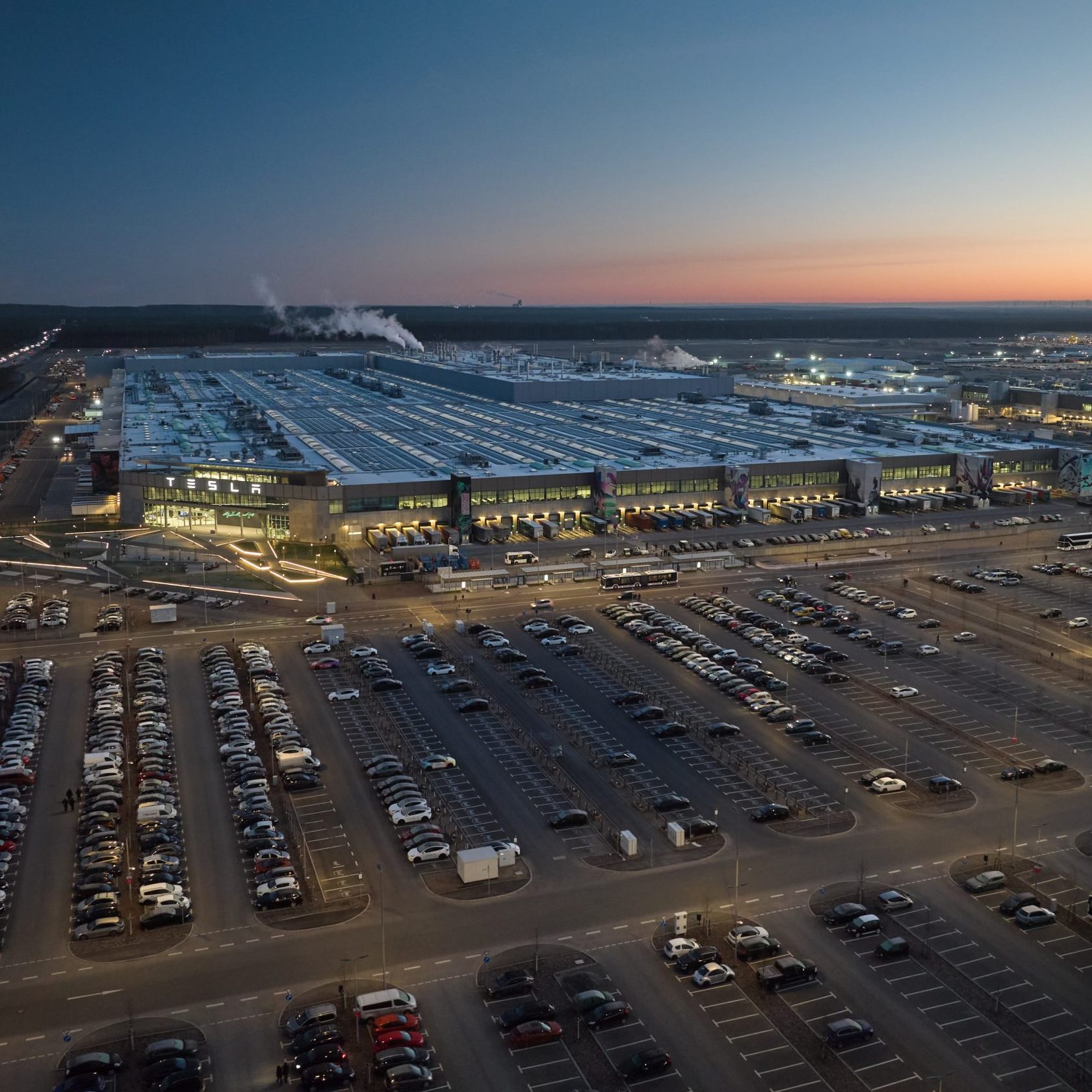 Produktionsstopp bei Tesla für "Verbesserungen" im einzigen Werk in Europa (Bild) - Freitag als erster von fünf Tagen im Juni.