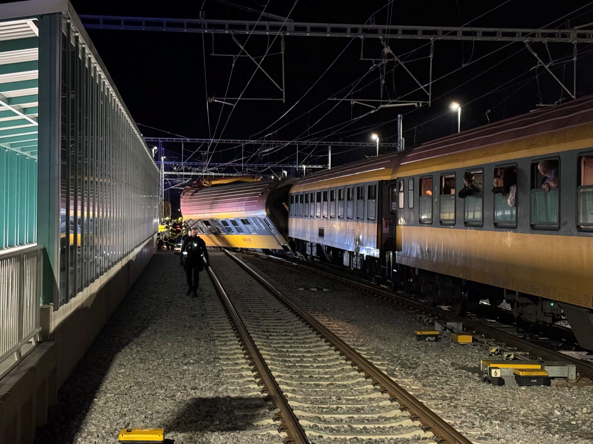Ein Güterzug kollidierte mit einem Nachtschnellzug. Ein Güterzug kollidierte mit einem Nachtschnellzug.