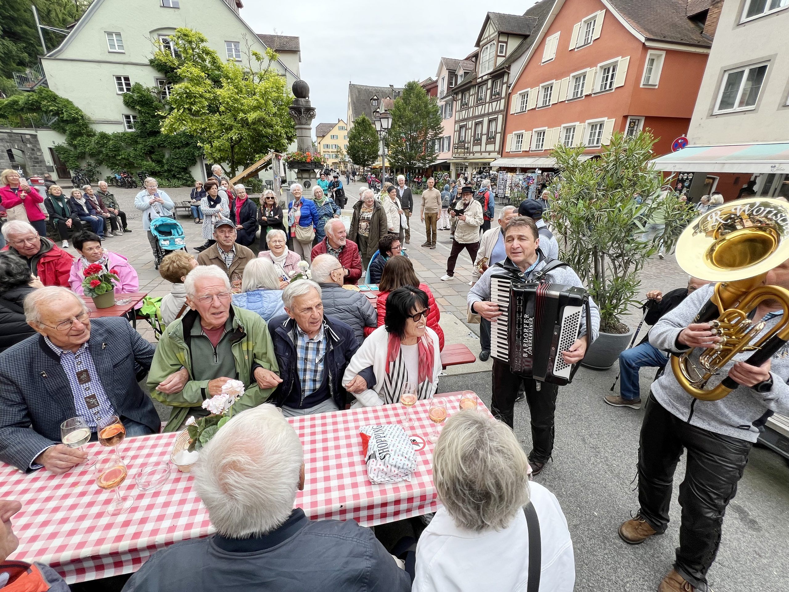 Super Stimmung herrschte bei der diesjährigen Schifffahrt über das "Schwäbische Meer" nach Meersburg Super Stimmung herrschte bei der diesjährigen Schifffahrt über das "Schwäbische Meer" nach Meersburg