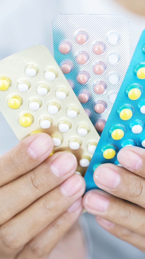 Laut Bericht sind die beliebtesten Verhütungsmethoden bei sexuell aktiven Frauen in Österreich die Pille, das Kondom und die Spirale.