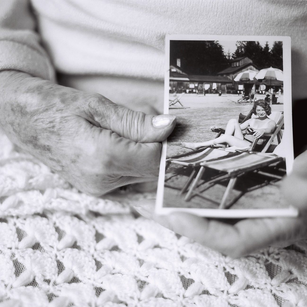 Hände von Frieda Fränkel (100), S/W-Fotografie, 2006