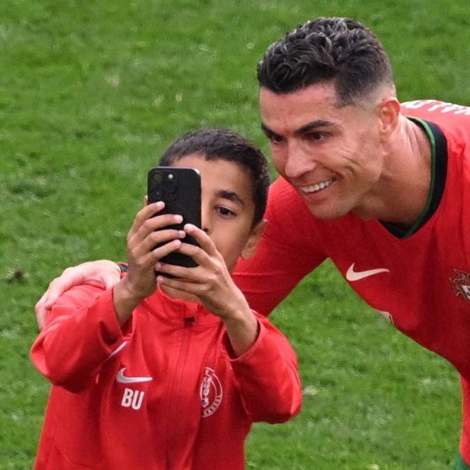 Dieses Selfie mit CR7 geht um die Welt.
