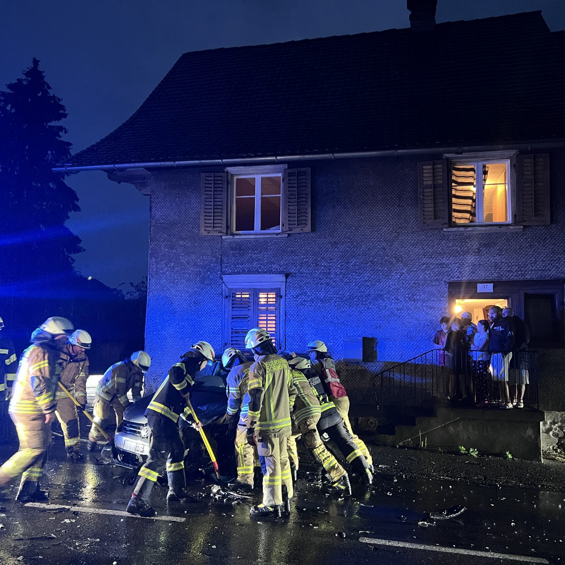 Feuerwehr und Polizei mussten aufgrund eines Unfalls ausrücken.