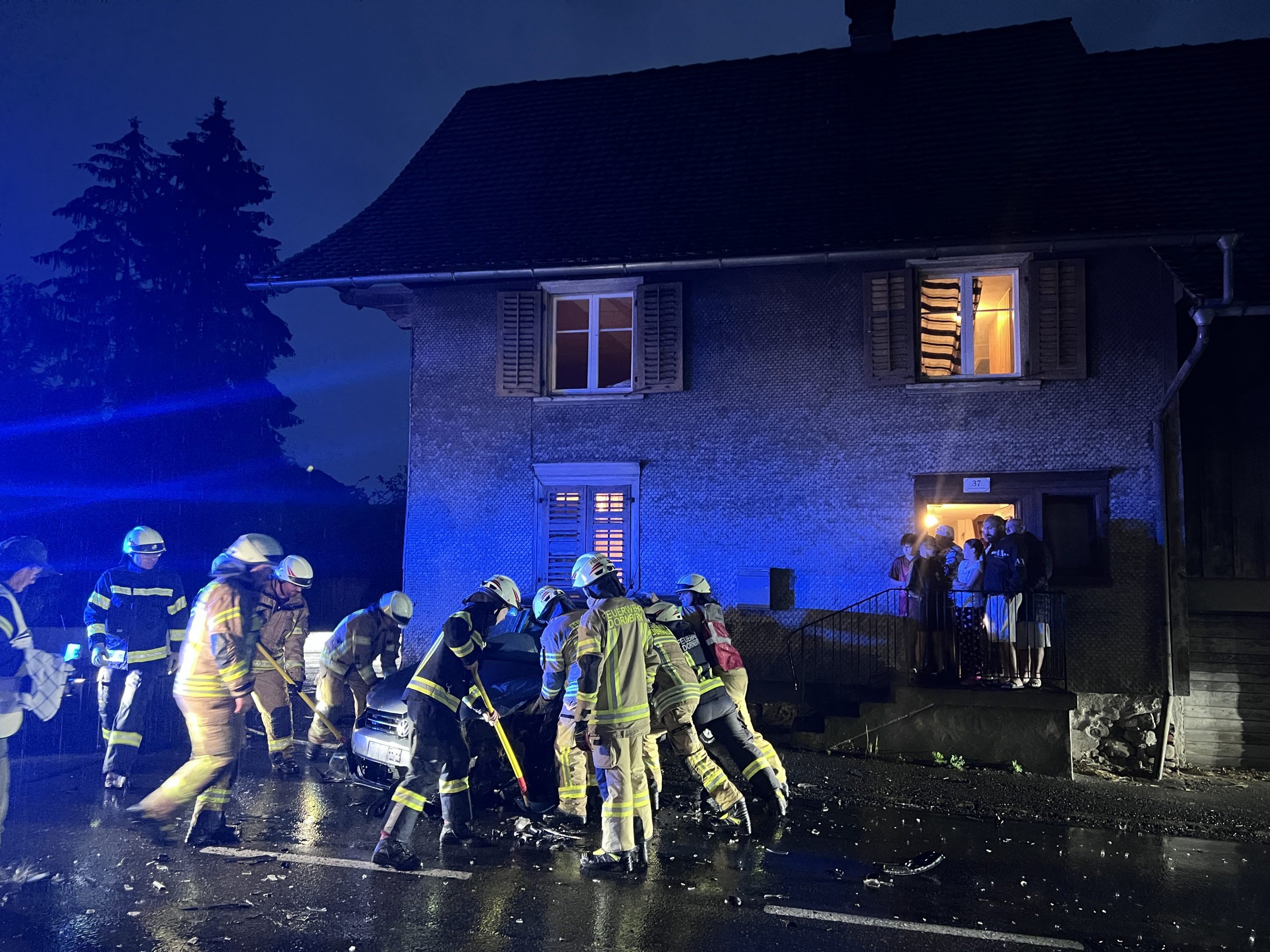 Feuerwehr und Polizei mussten aufgrund eines Unfalls ausrücken.