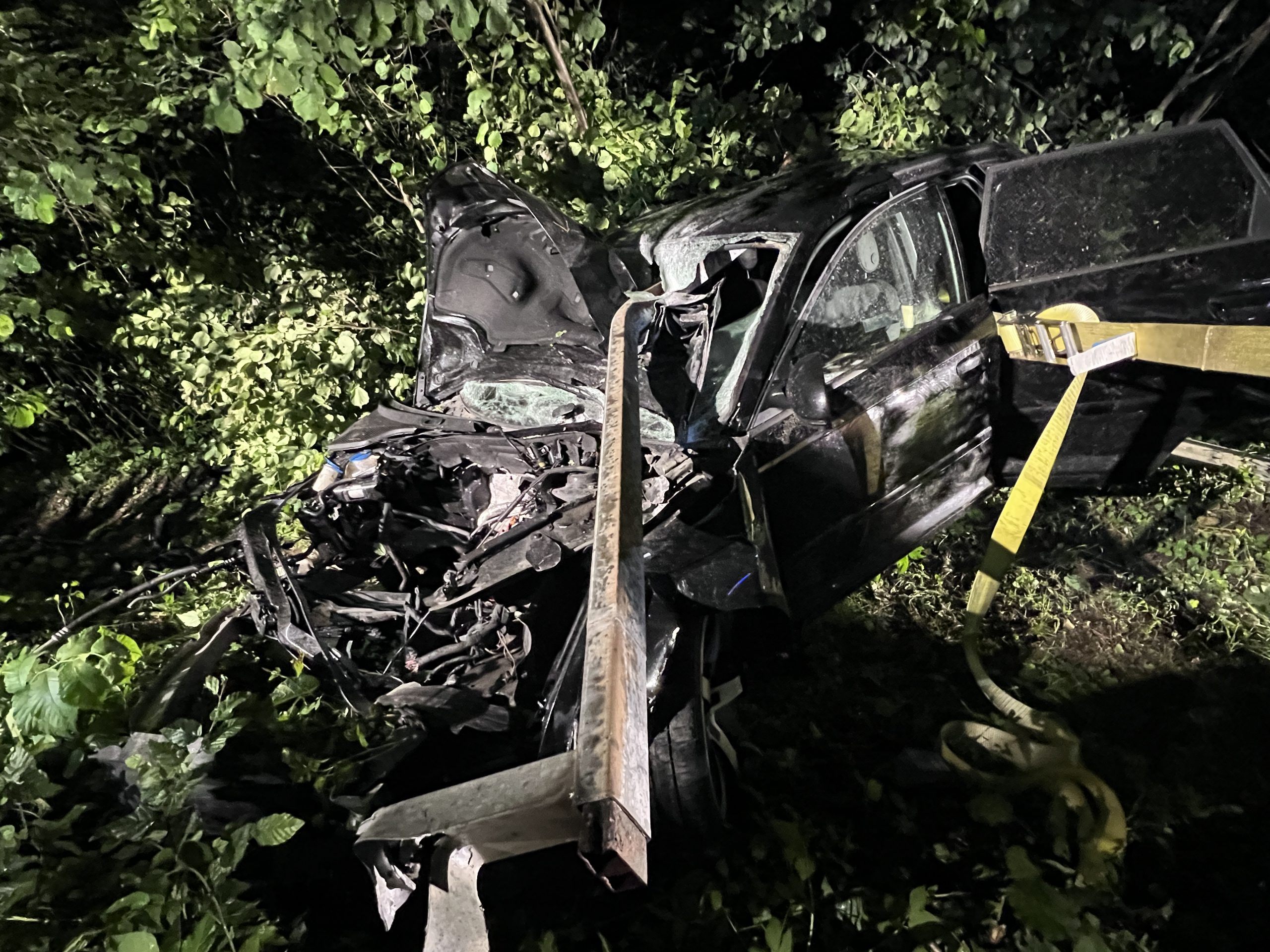 Das Auto wurde komplett zerstört.