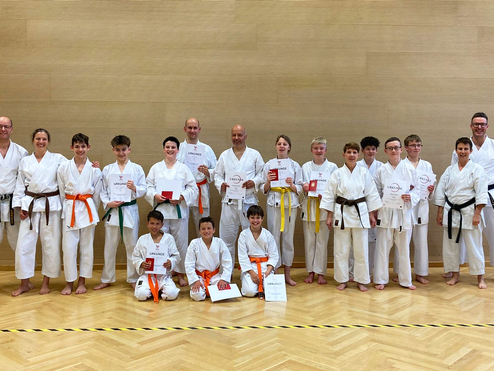 13 Bludenzer Karatekas durften sich über einen neuen Kyu-Grad freuen