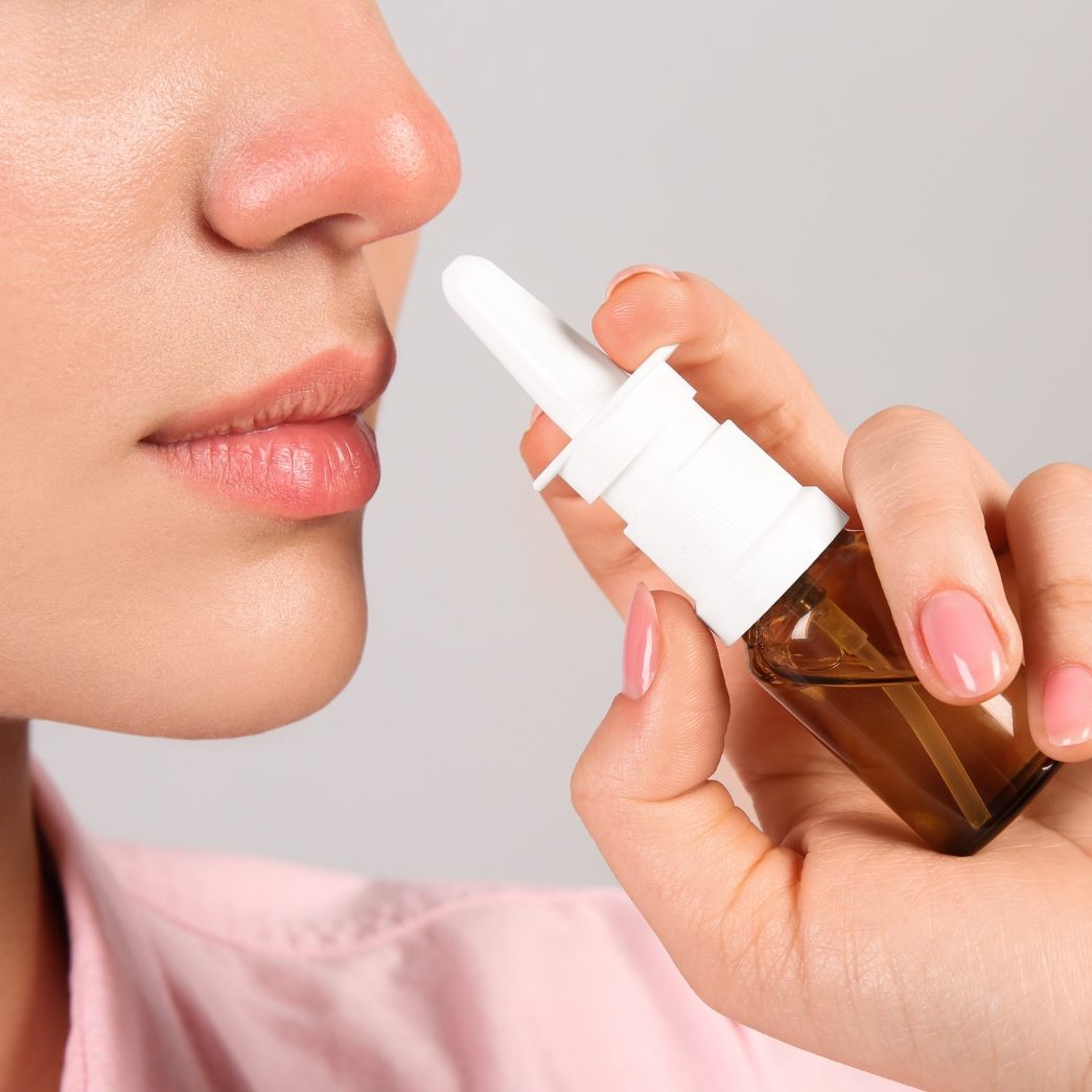 Oxytocin spielt eine zentrale Rolle bei der Bindung zu anderen Menschen, hemmt die Ausschüttung des Stresshormons Cortisol und stärkt dadurch indirekt unser Immunsystem, was Viren und Bakterien bekämpft.