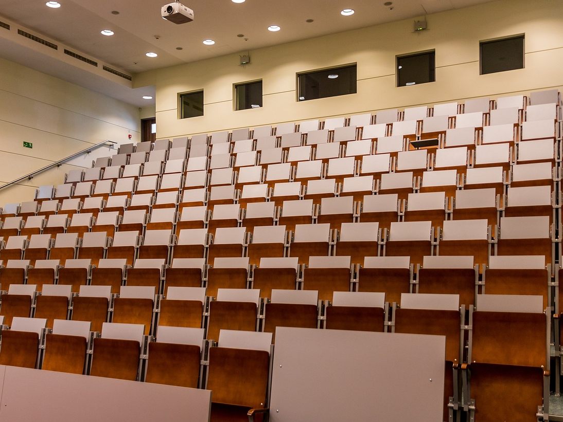 480 Personen wurde irrtümlich ein FH-Studienplatz zugesagt. 480 Personen wurde irrtümlich ein FH-Studienplatz zugesagt.