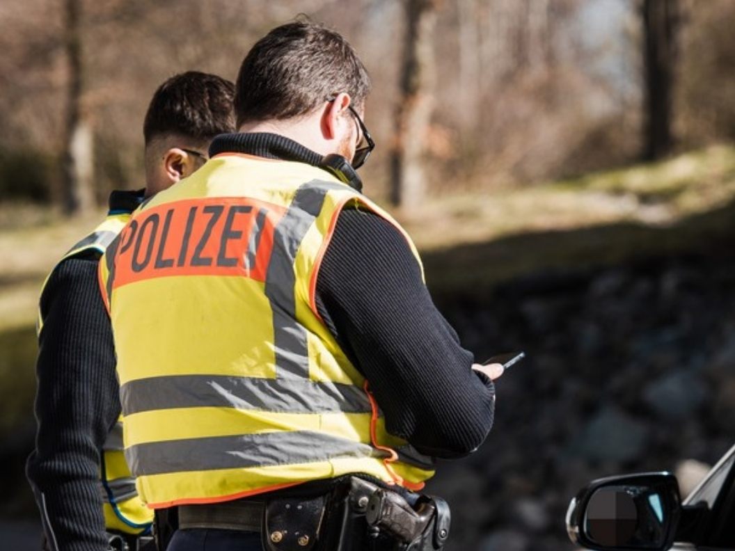 Bundespolizei greift elf Migranten bei der unerlaubten Einreise auf.