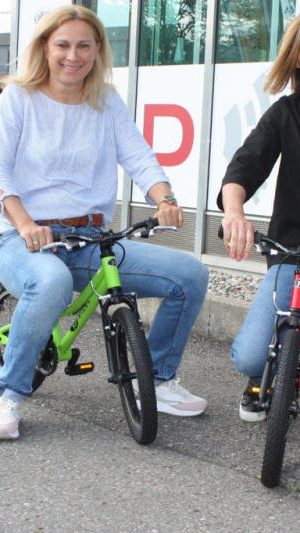 Silvia Andrich Nenning und Andrea Deutschl (l.) hoffen auf Hunderte Kinder die beim Käferle Kids Cup teilnehmen.