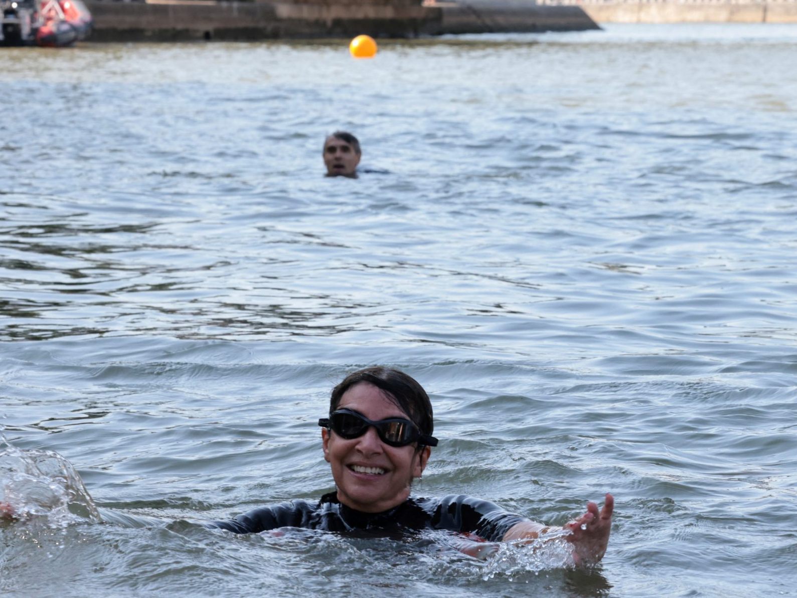 Die Pariser Bürgermeisterin Anne Hidalgo ist in der Seine geschwommen.
