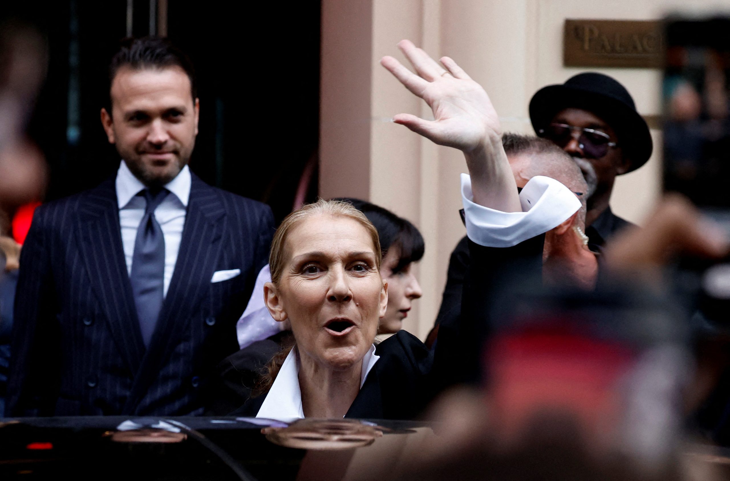 Singer Céline Dion vor ihrem Hotel in Paris Singer Céline Dion vor ihrem Hotel in Paris