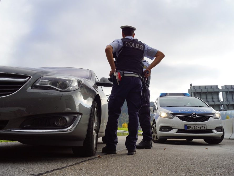Bundespolizei verweigert Serben die Einreise. Bundespolizei verweigert Serben die Einreise.