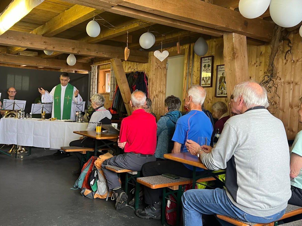 Wanderung und Bergmesse Alpe Schwende