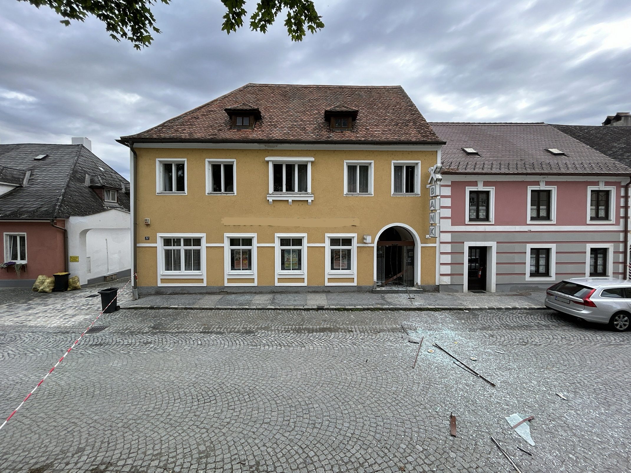 Die Ermittlungen dauern weiter an.