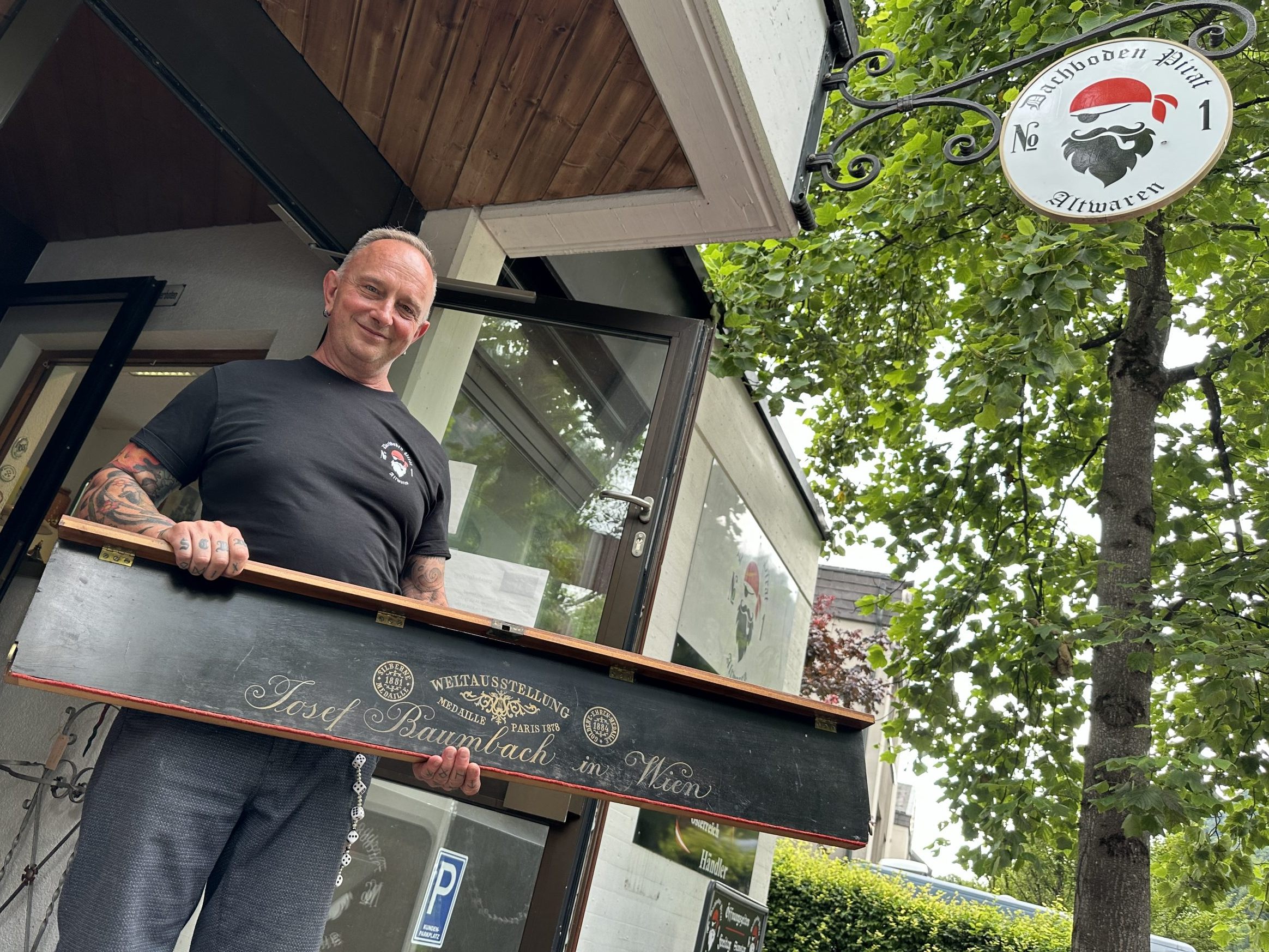 "Dachboden Pirat" Markus eröfnet in Kennelbach neu.